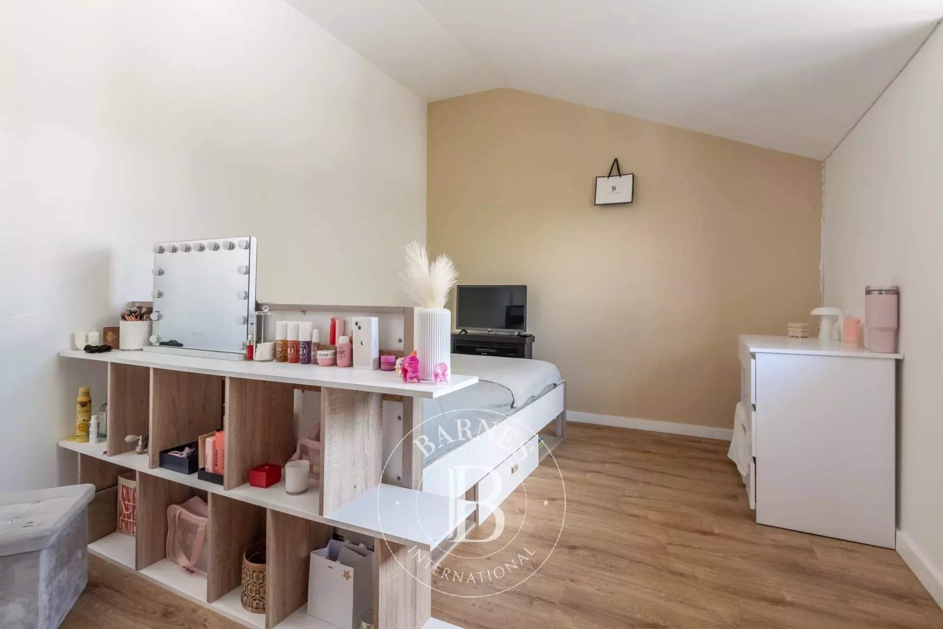 Jonage  - House 5 Bedrooms - picture 11