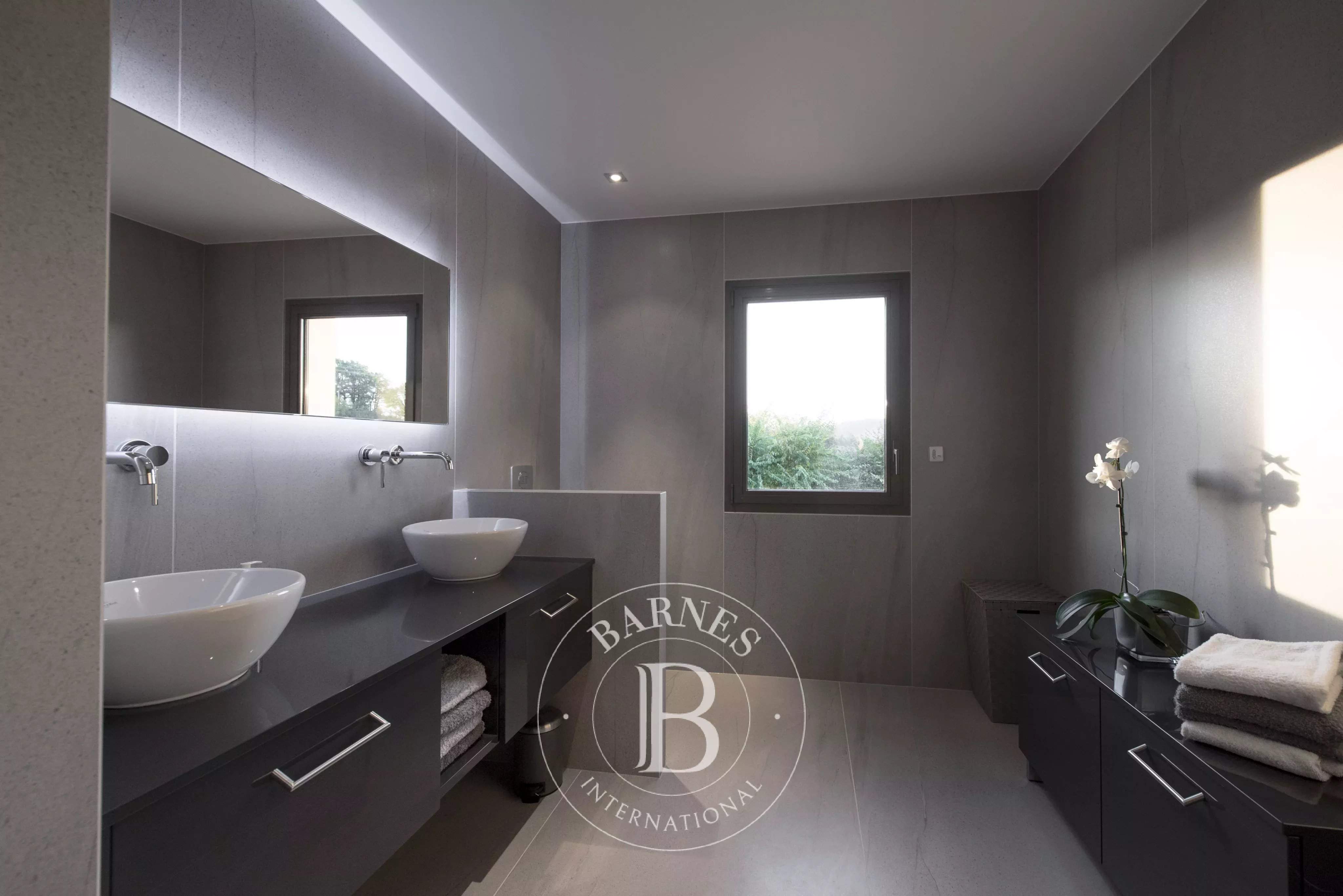 Lyon  - Maison 7 Pi&egrave;ces 5 Chambres - picture 13