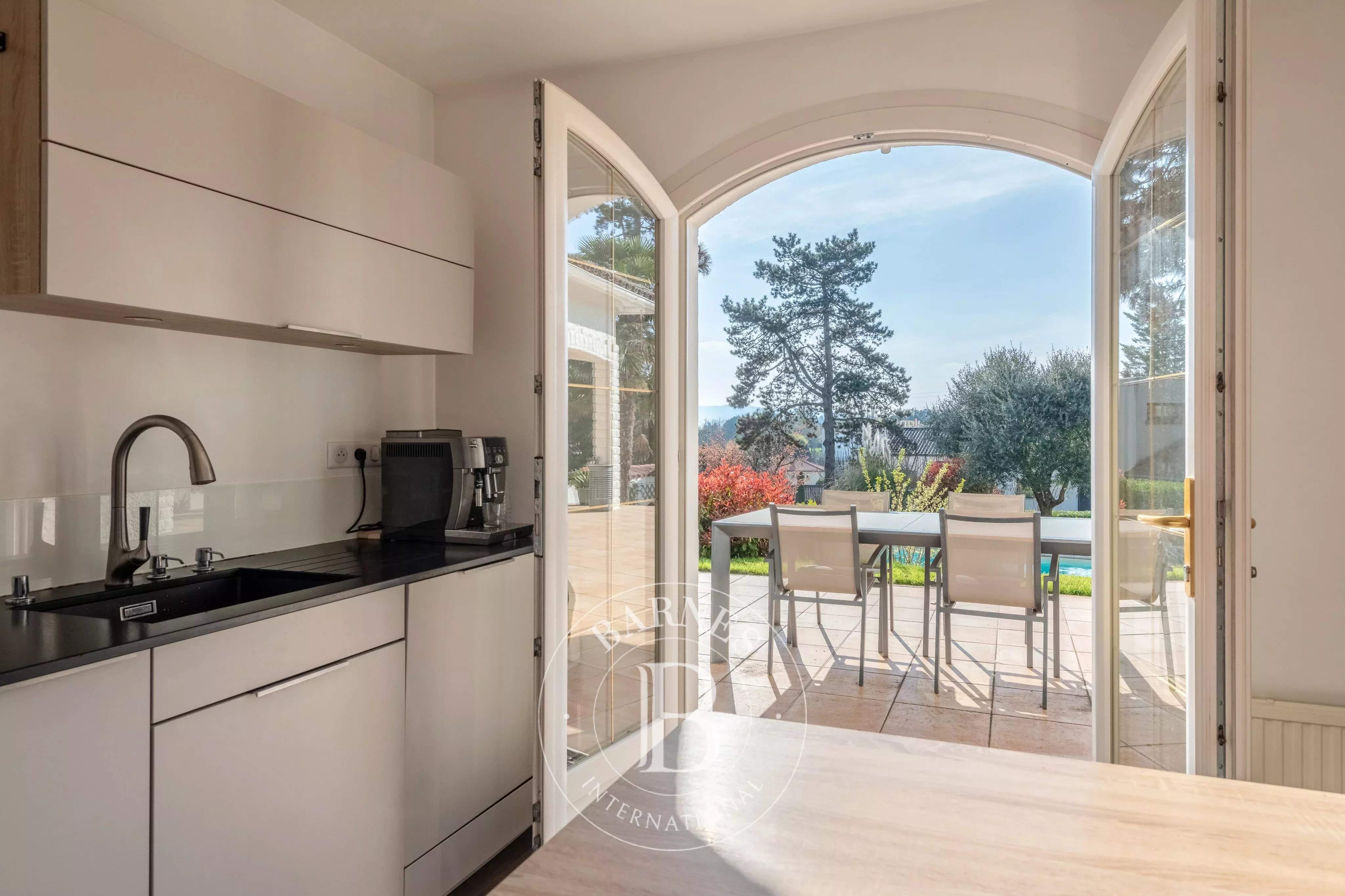 Limonest  - Maison 7 Pi&egrave;ces 4 Chambres - picture 9