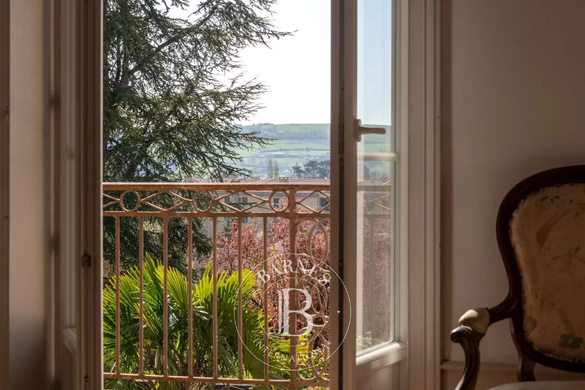 Saint-Germain-Nuelles  - Maison 9 Pi&egrave;ces 5 Chambres - picture 2