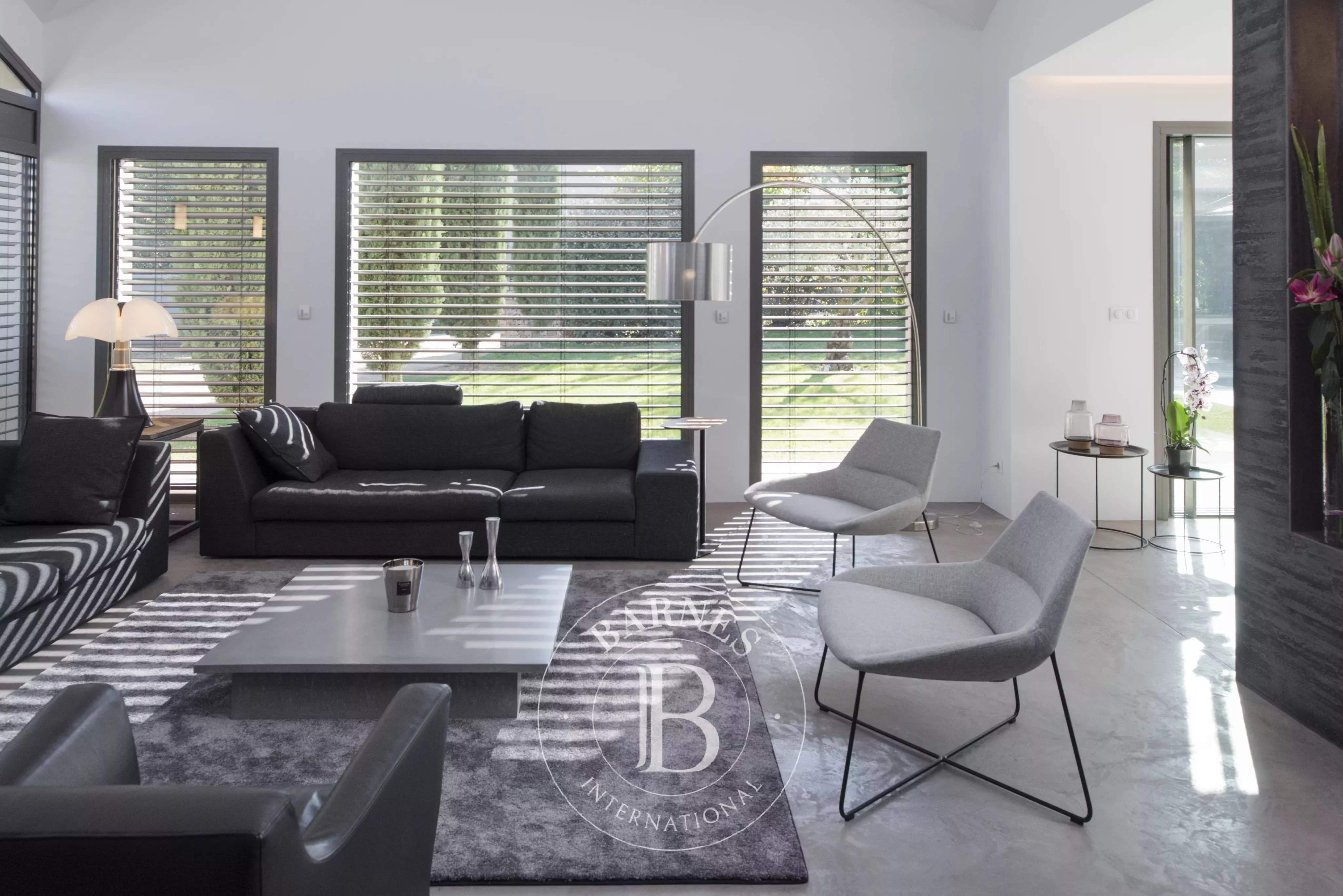 Lyon  - Maison 7 Pi&egrave;ces 5 Chambres - picture 5