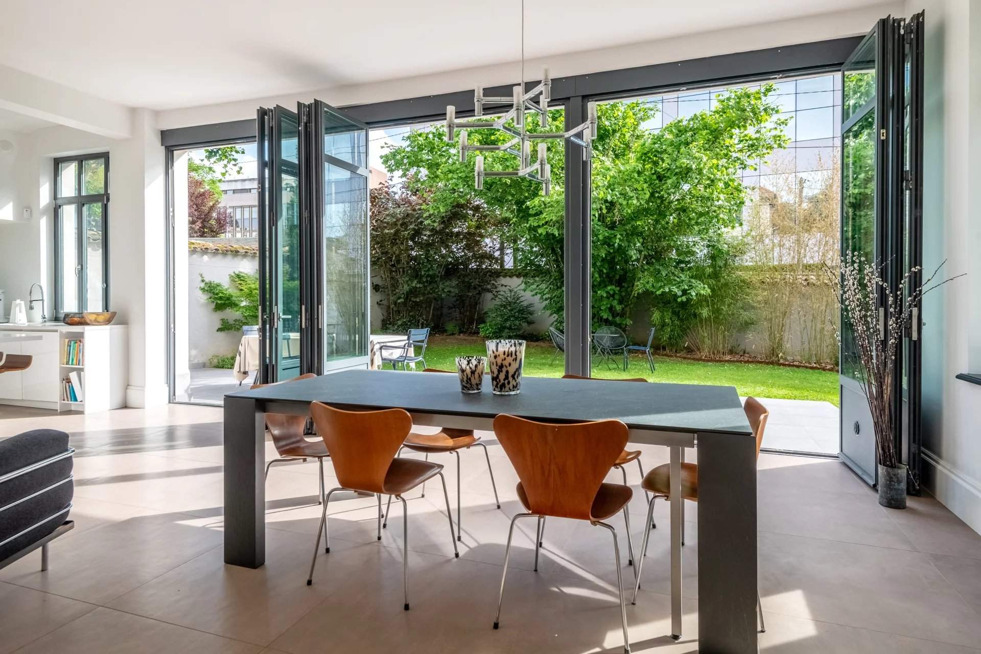 Caluire-et-Cuire  - Maison 13 Pi&egrave;ces 6 Chambres - picture 2