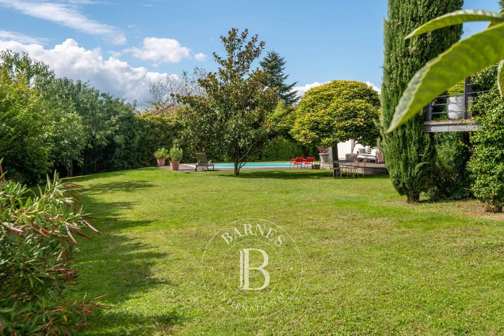 Limonest  - Maison 8 Pi&egrave;ces 6 Chambres - picture 4