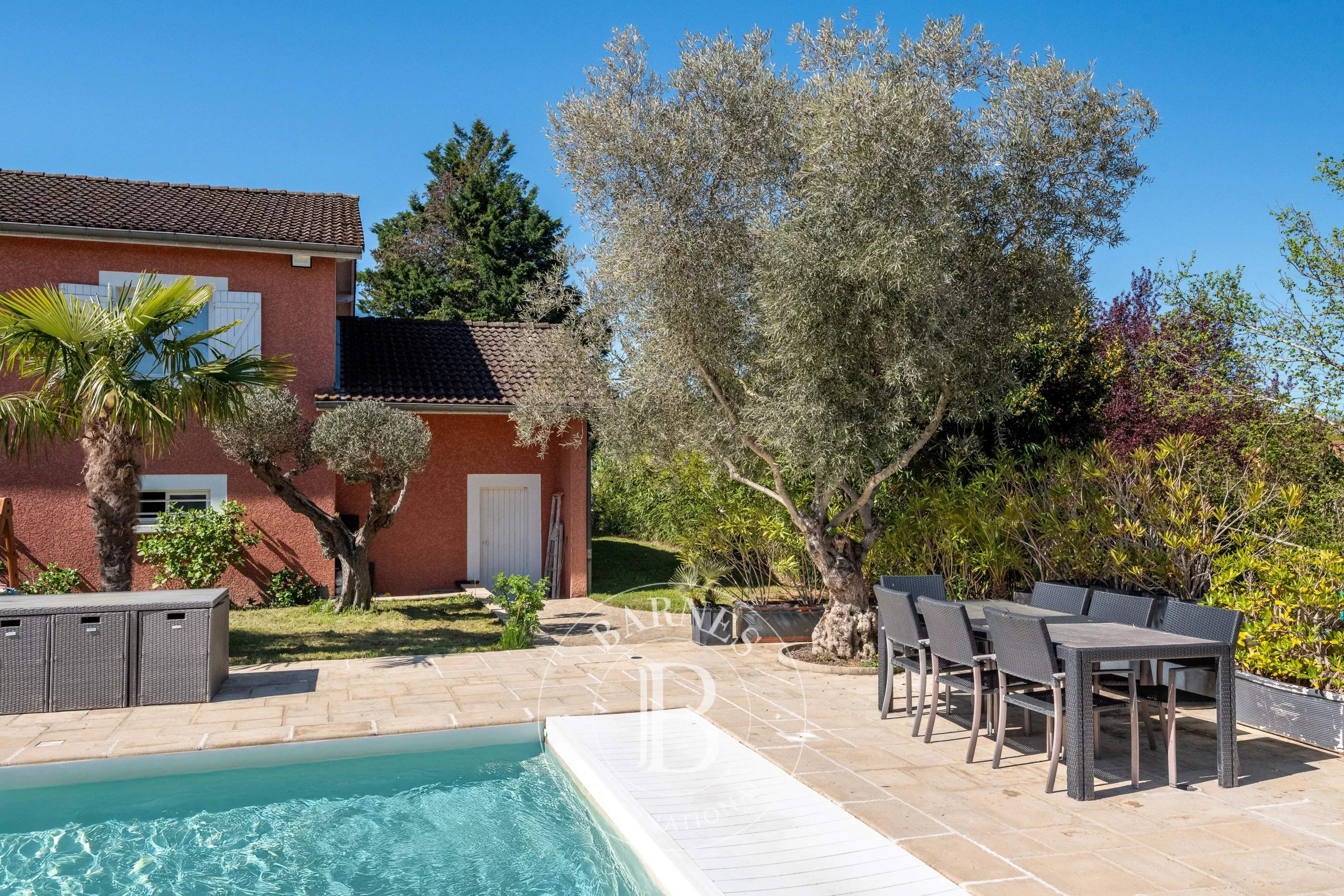 La Tour-de-Salvagny  - Maison 6 Pi&egrave;ces 5 Chambres - picture 2