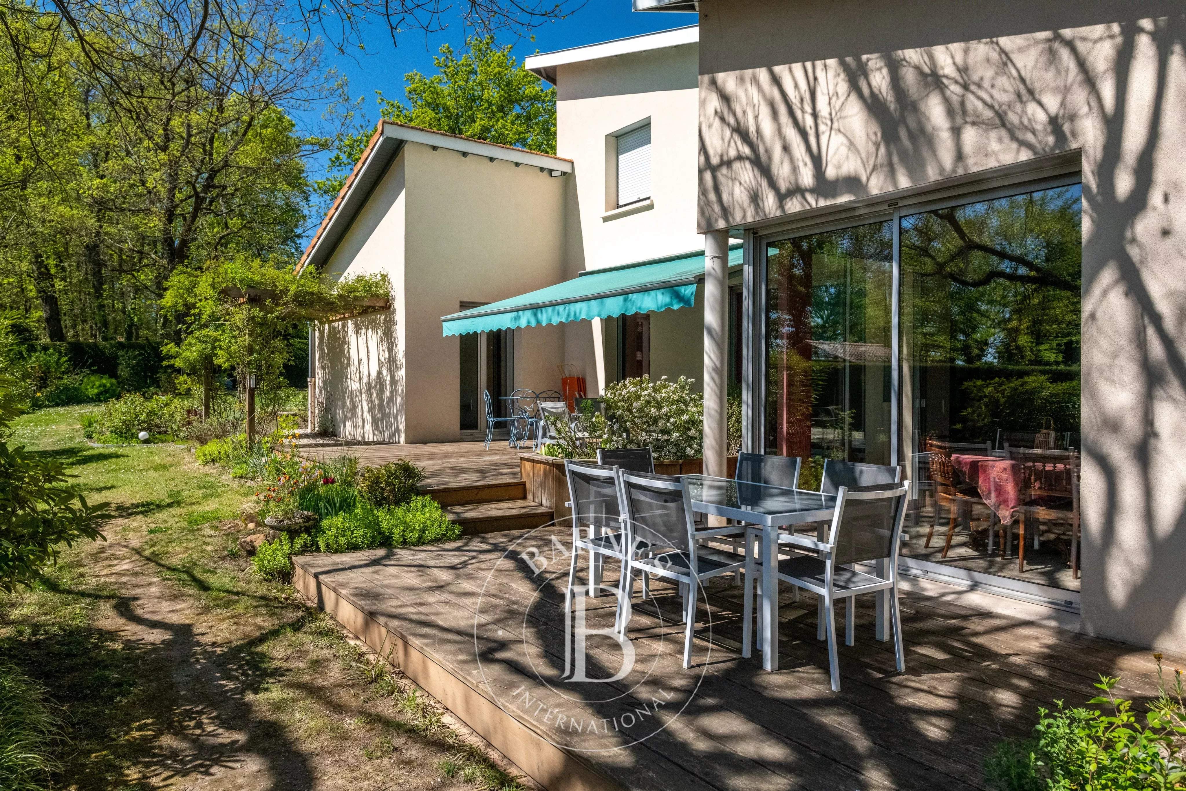 Charbonnières-les-Bains  - Maison 6 Pi&egrave;ces 5 Chambres - picture 15