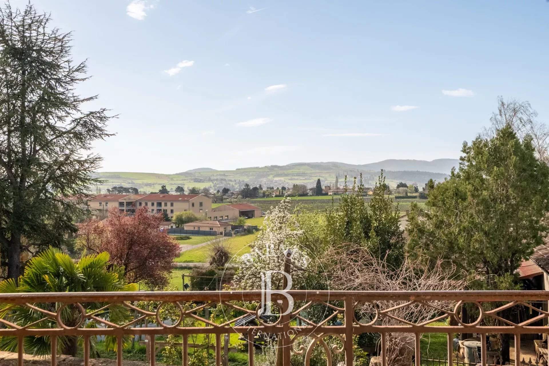 Saint-Germain-Nuelles  - Maison 9 Pi&egrave;ces 5 Chambres - picture 5