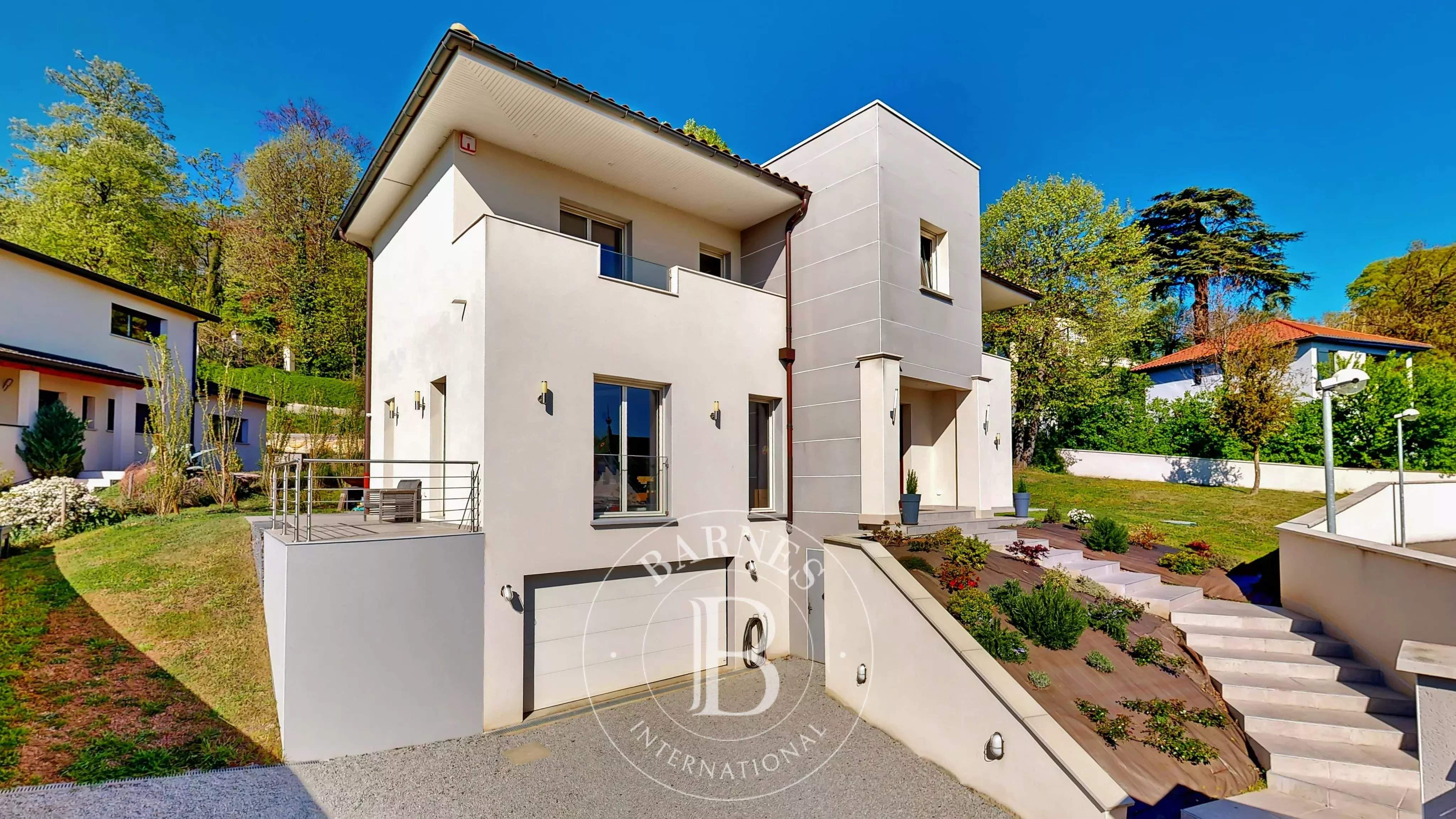 Vernaison  - Maison 6 Pi&egrave;ces 4 Chambres - picture 1