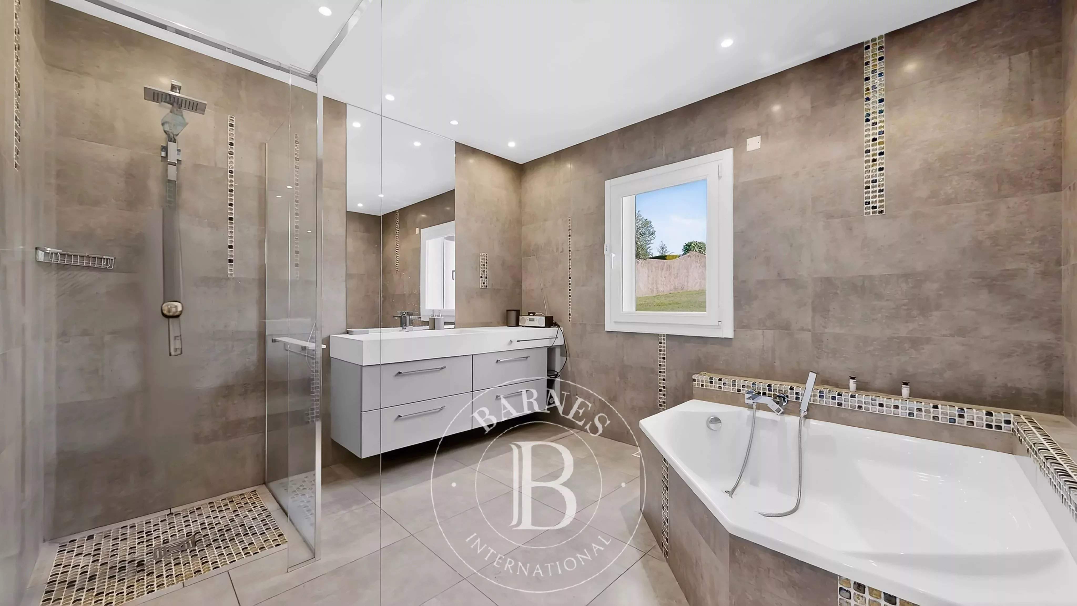 Châteauneuf  - Maison 7 Pi&egrave;ces 3 Chambres - picture 7