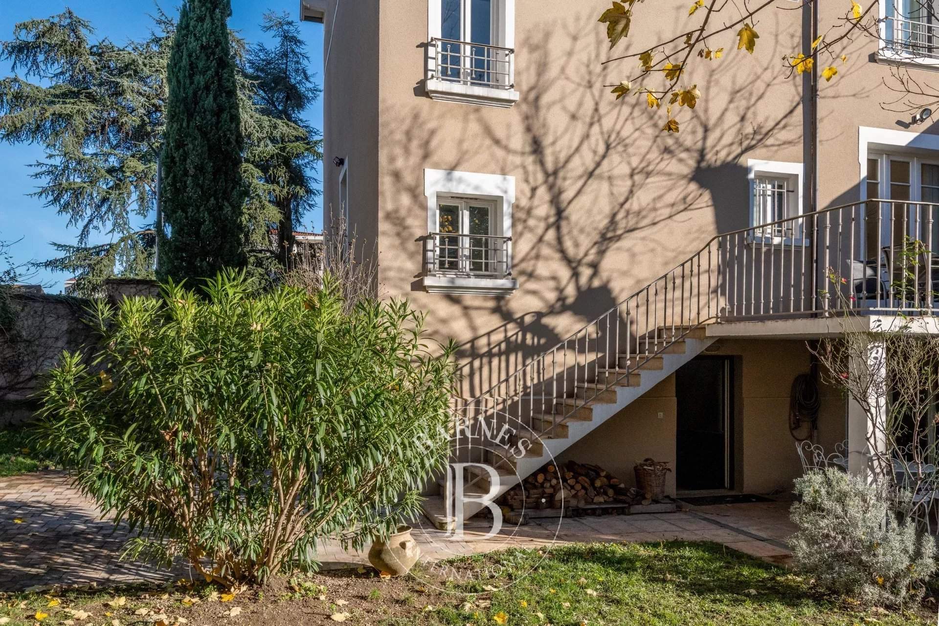 Oullins-Pierre-Bénite  - Maison 7 Pi&egrave;ces 5 Chambres - picture 11