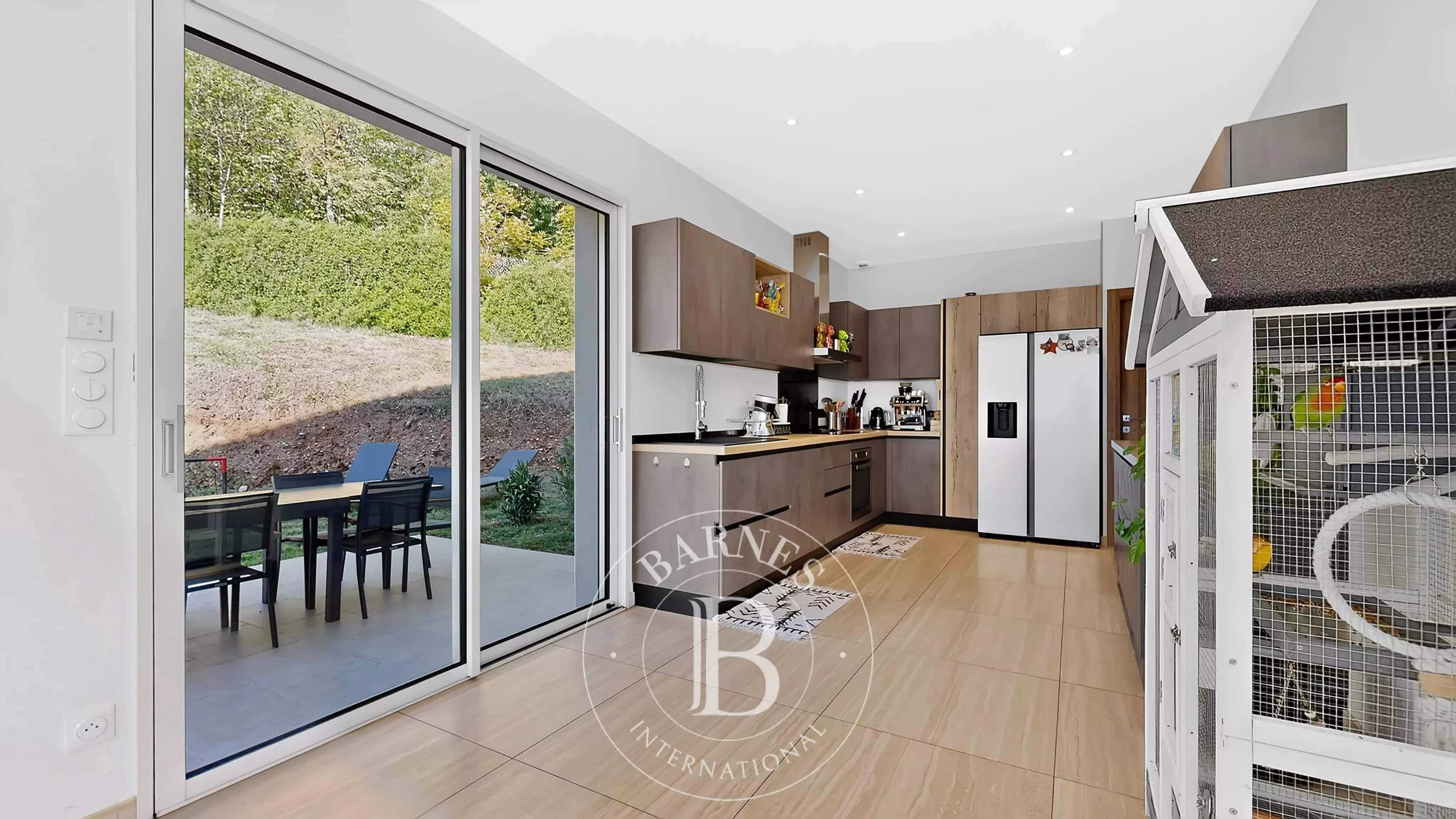 Vernaison  - Maison 6 Pi&egrave;ces 4 Chambres - picture 6