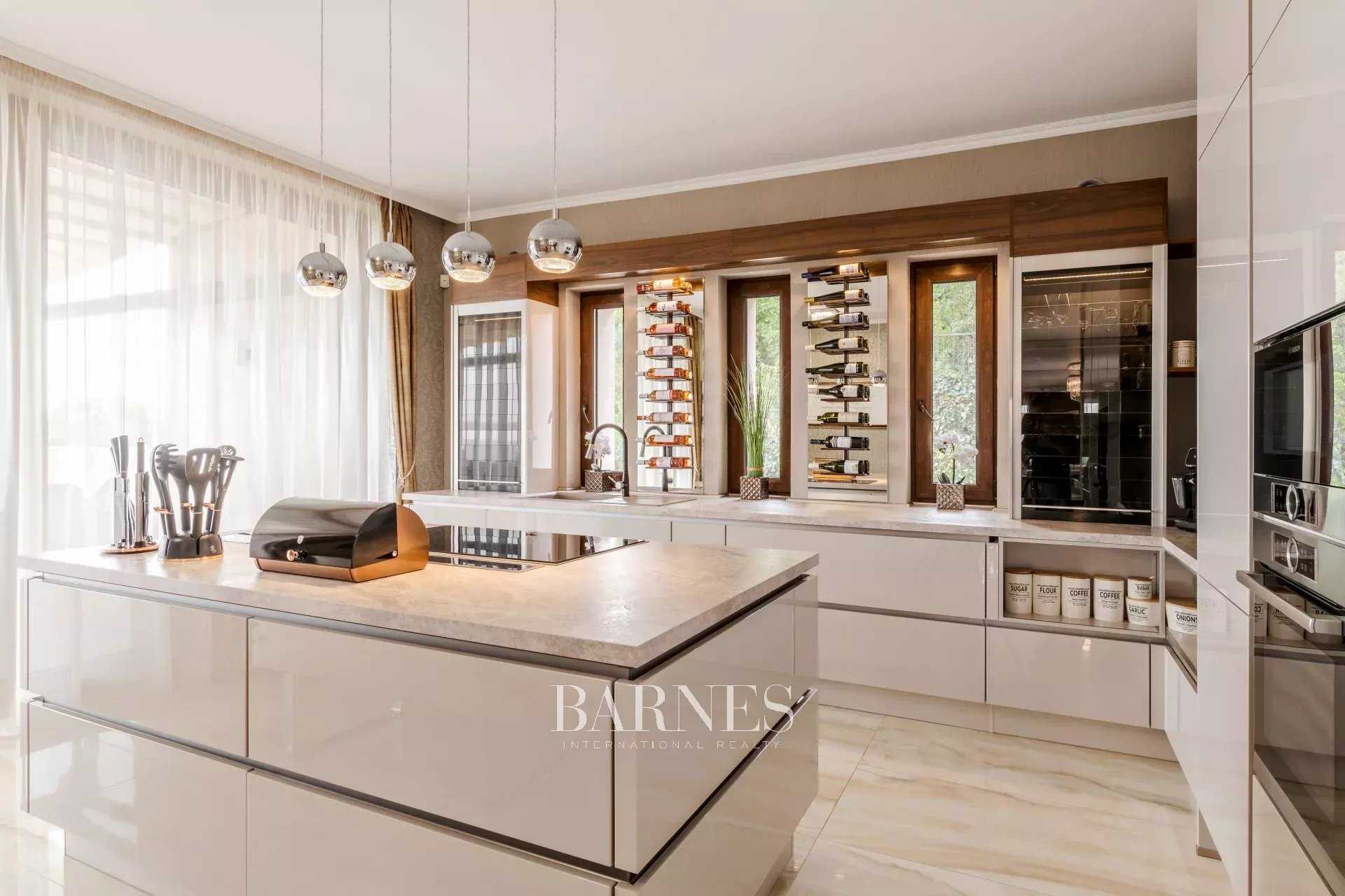 Budaörs  - Villa 4 Bedrooms