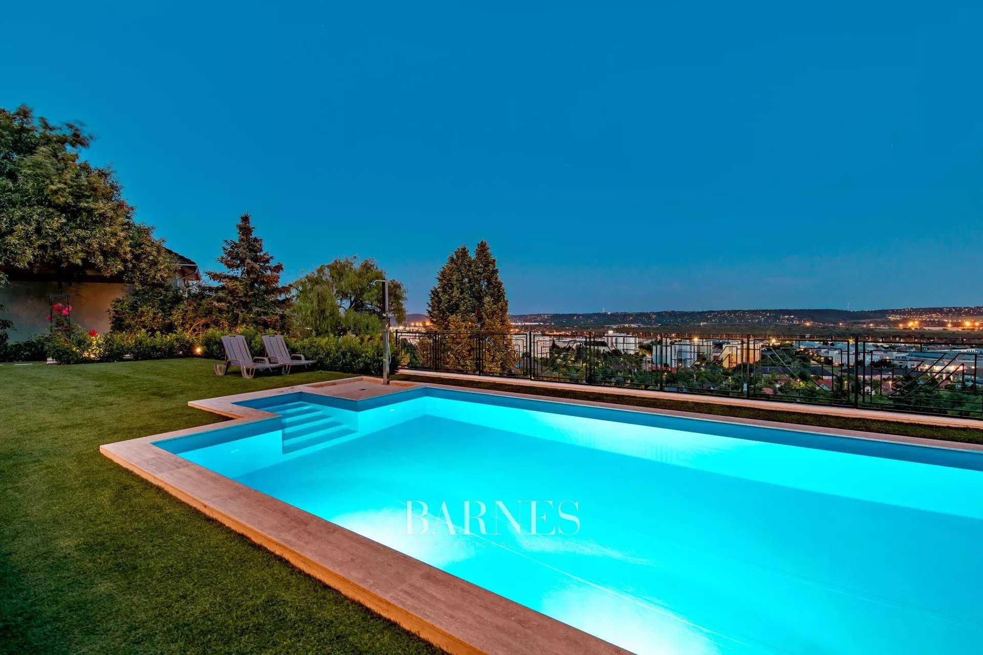 Budaörs  - Villa 4 Bedrooms