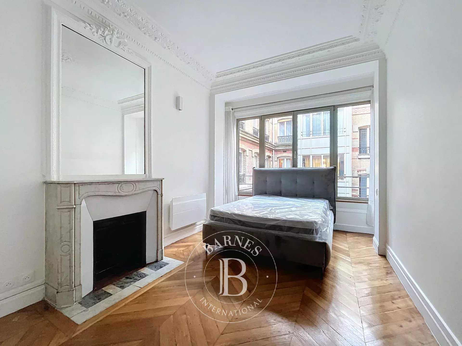 Paris  - Appartement 3 Pièces 2 Chambres