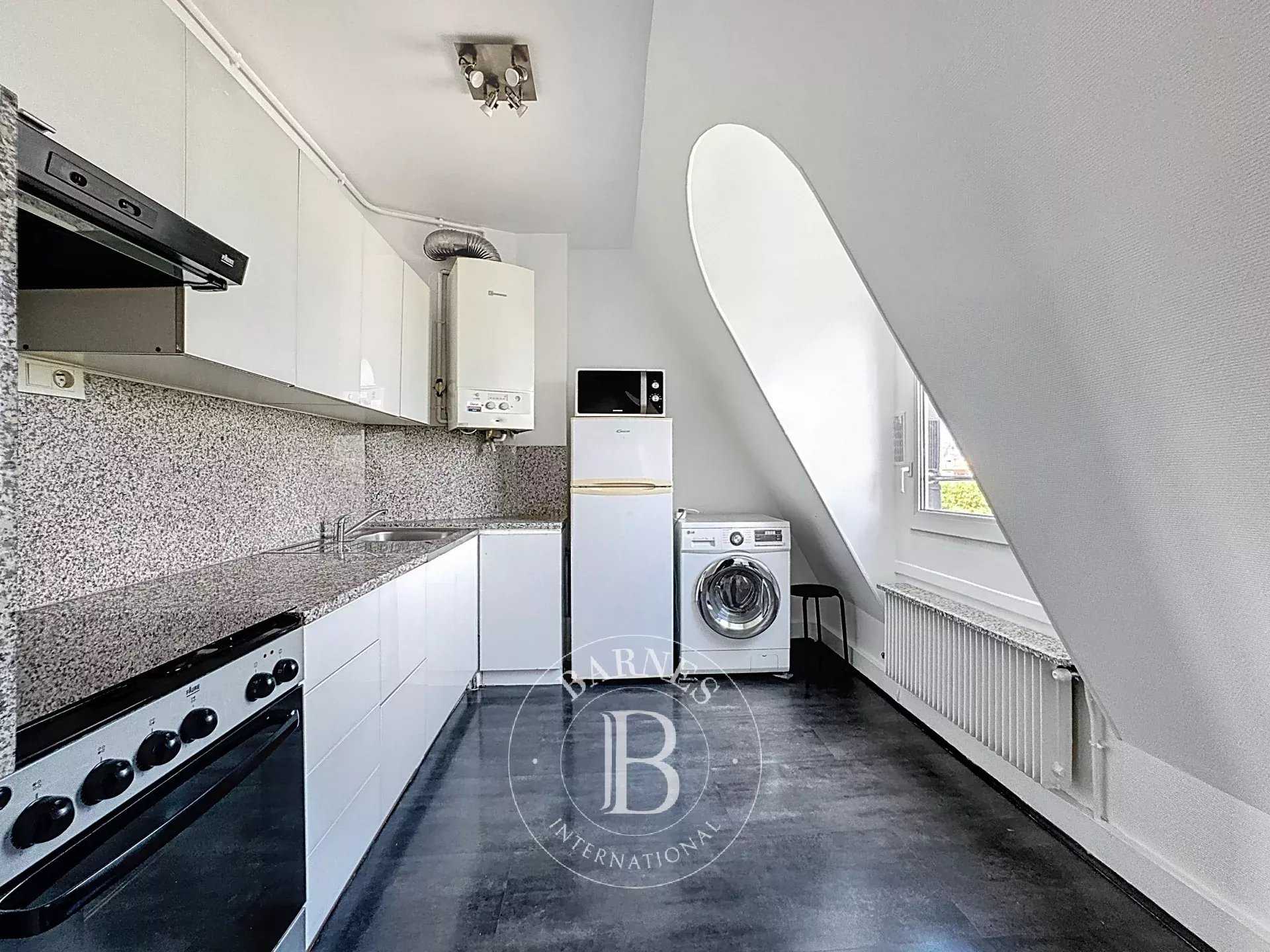 Paris  - Appartement 2 Pièces, 1 Chambre