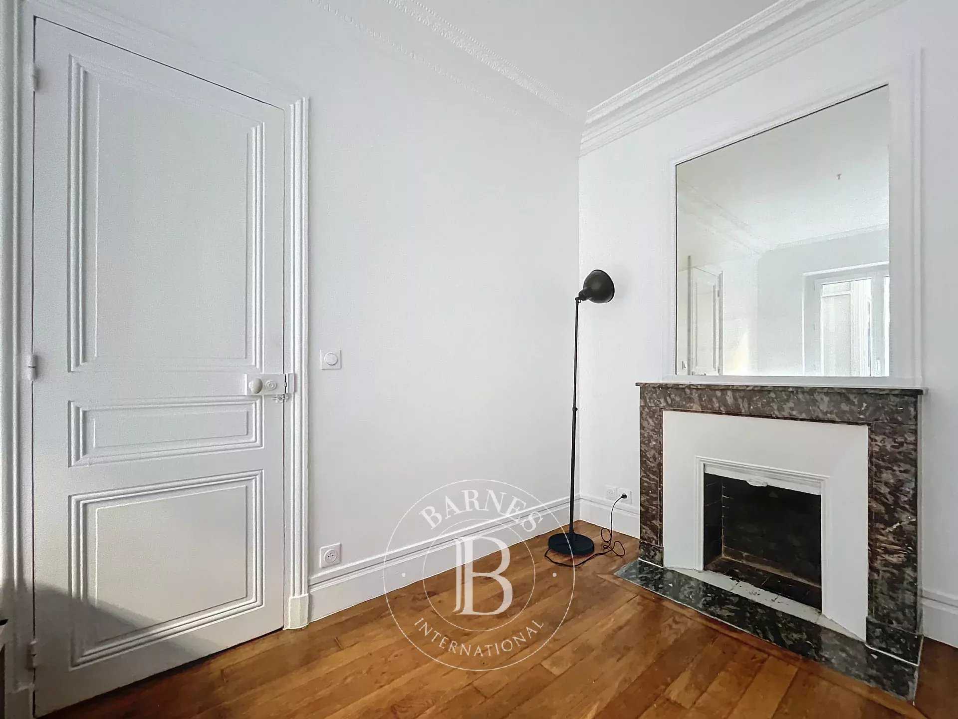 Paris  - Appartement 3 Pièces 2 Chambres