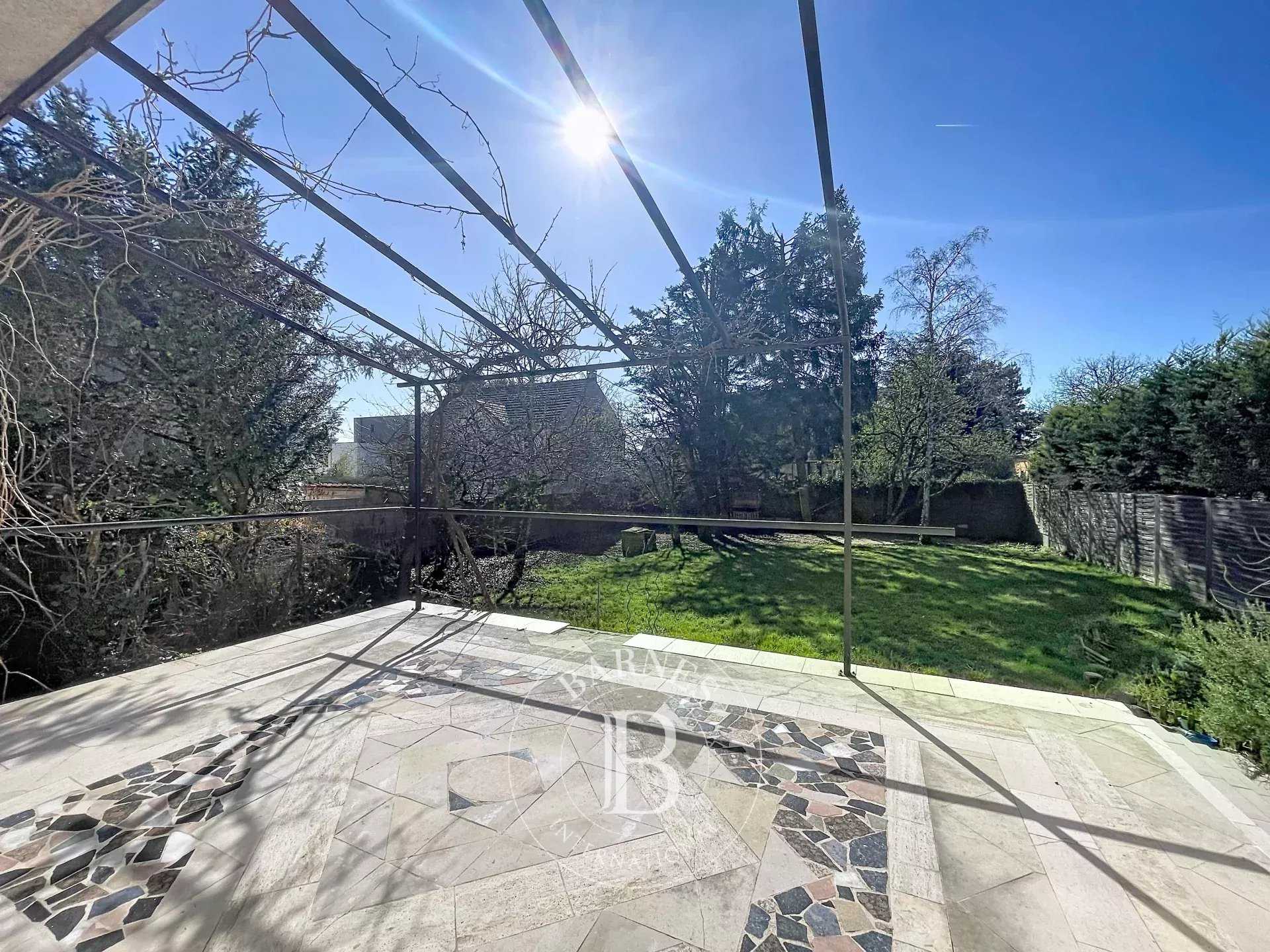 Fontenay-sous-Bois  - Maison 6 Pi&egrave;ces 5 Chambres