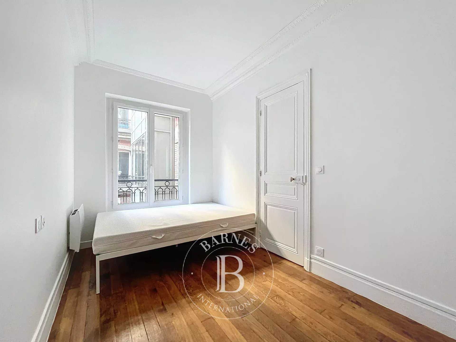 Paris  - Appartement 3 Pièces 2 Chambres