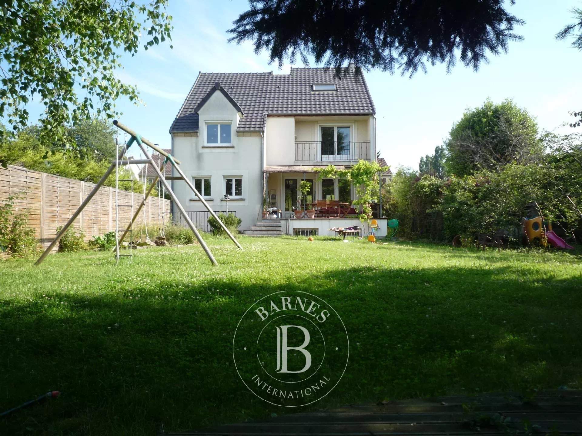 Fontenay-sous-Bois  - Maison 6 Pi&egrave;ces 5 Chambres - picture 1