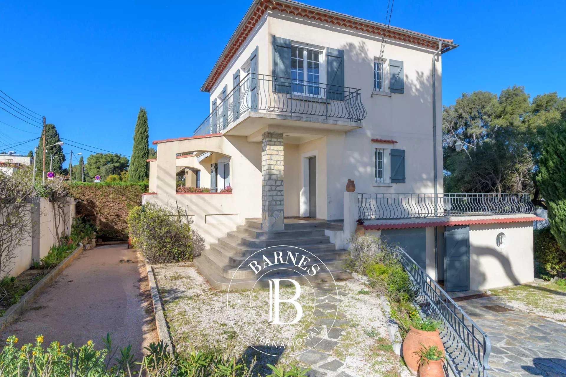 Sanary-sur-Mer  - House 5 Bedrooms