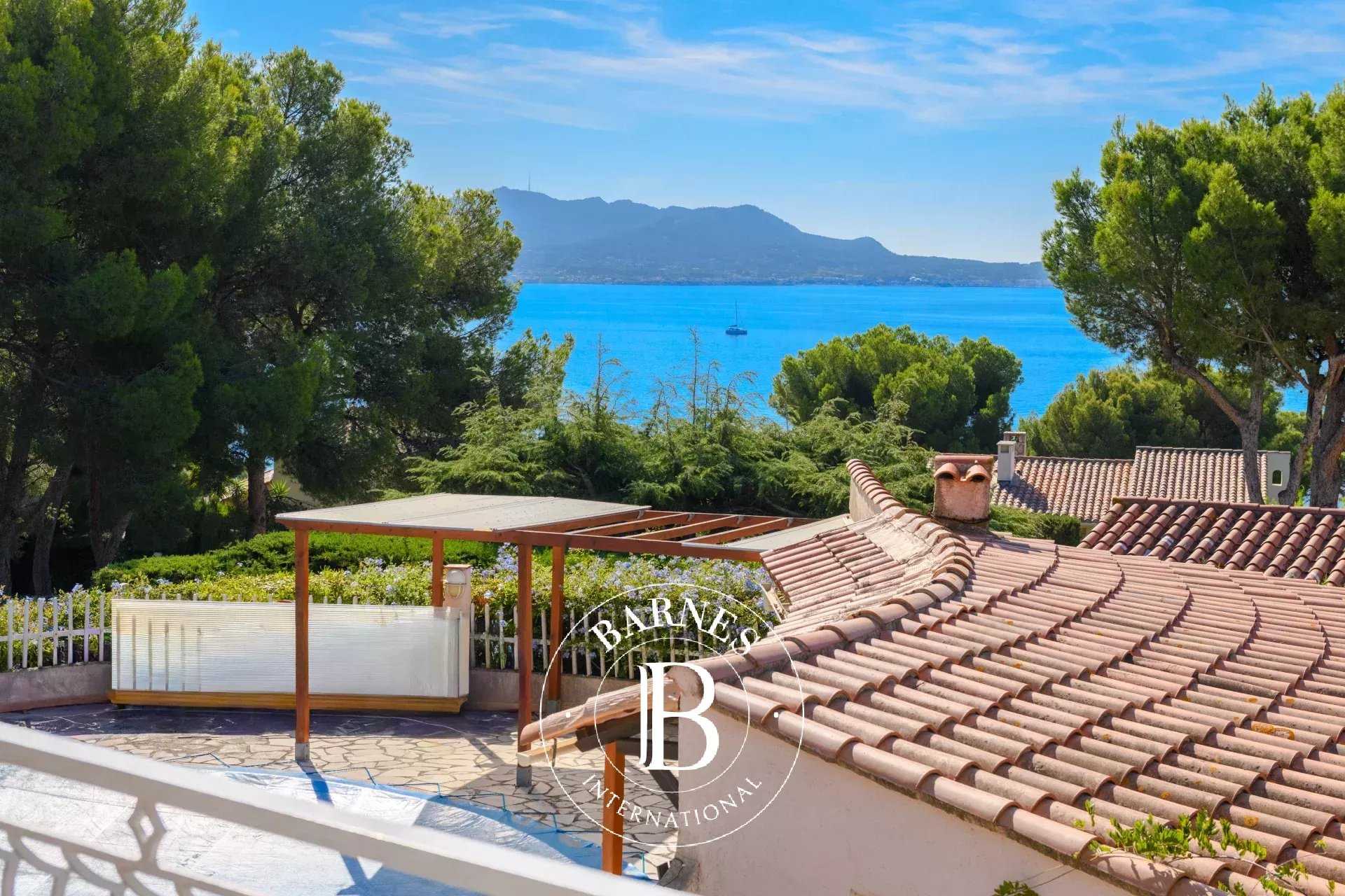 Sanary-sur-Mer  - Villa 12 Pi&egrave;ces 11 Chambres