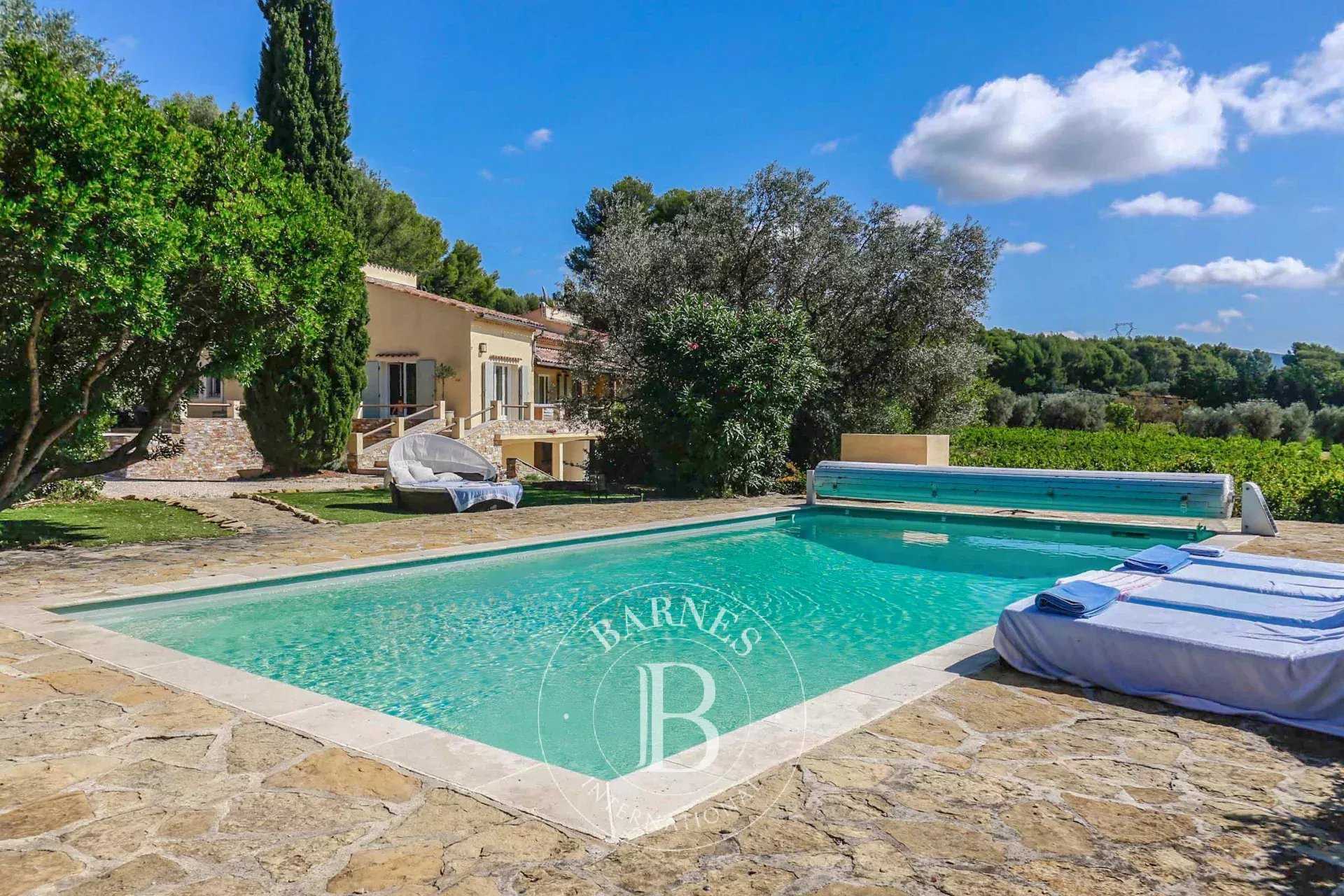 Le Castellet  - Villa 4 Bedrooms