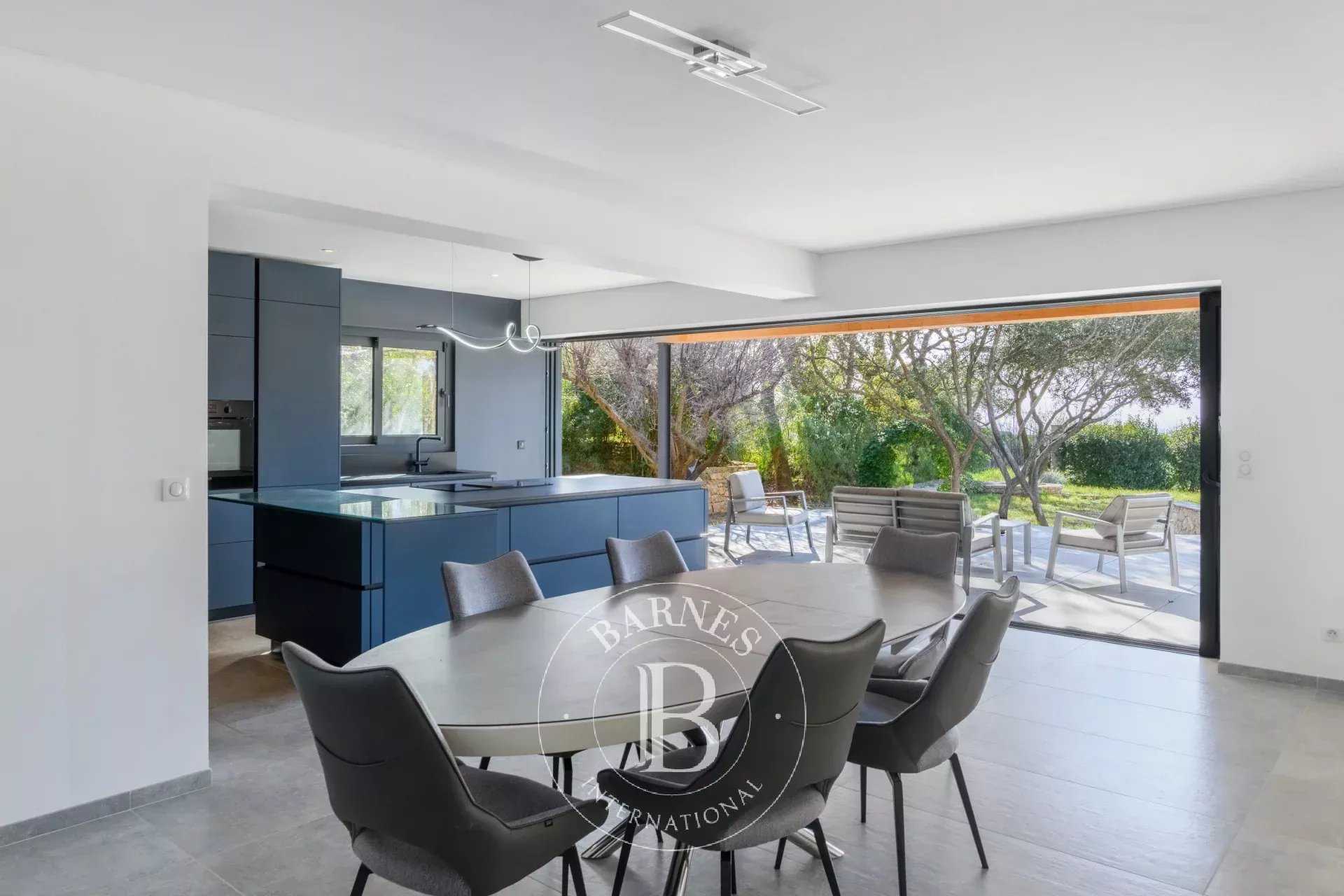 Ollioules  - Maison 7 Pi&egrave;ces 6 Chambres