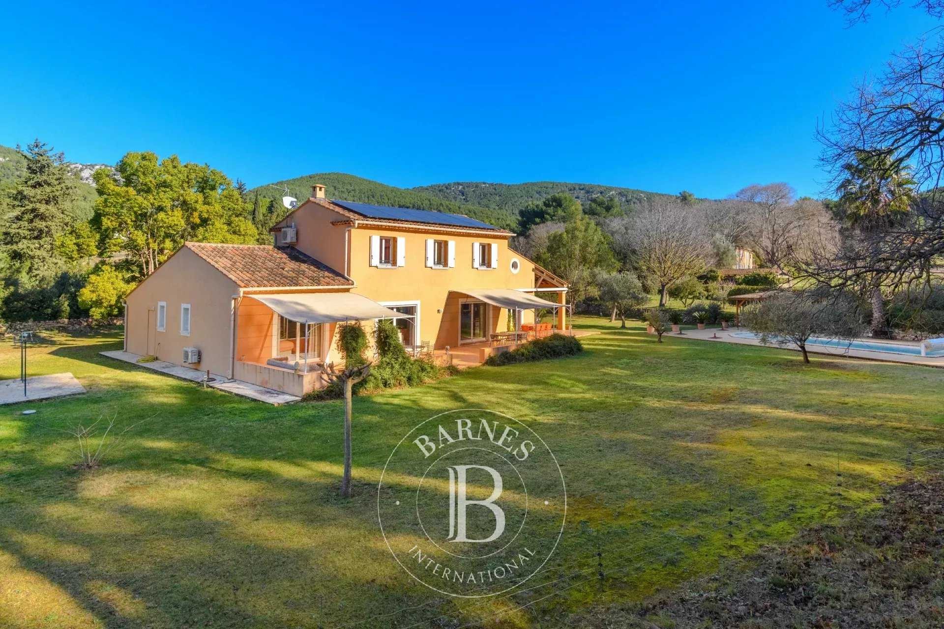 Sanary-sur-Mer  - Villa 5 Pi&egrave;ces 4 Chambres