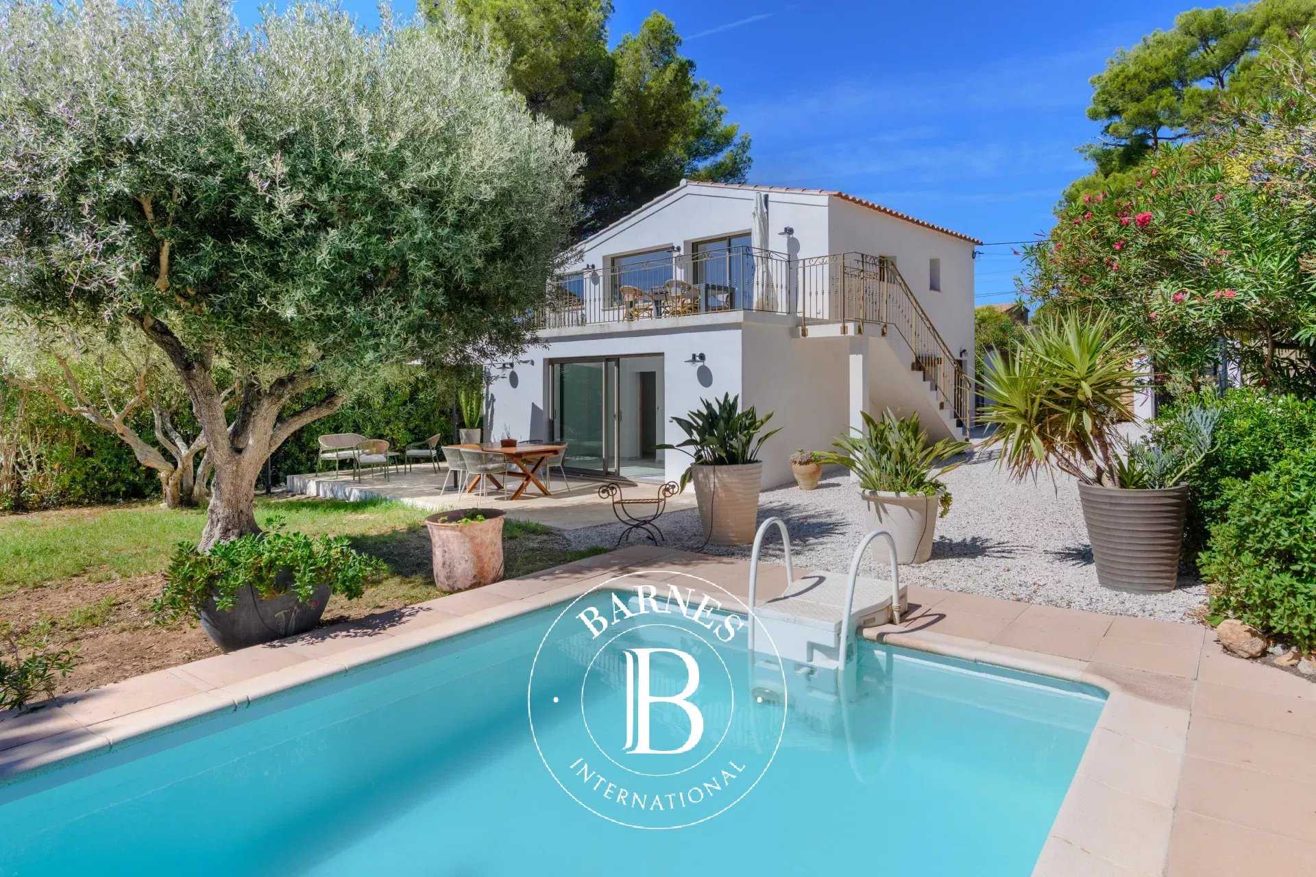 Sanary-sur-Mer  - Villa 4 Bedrooms