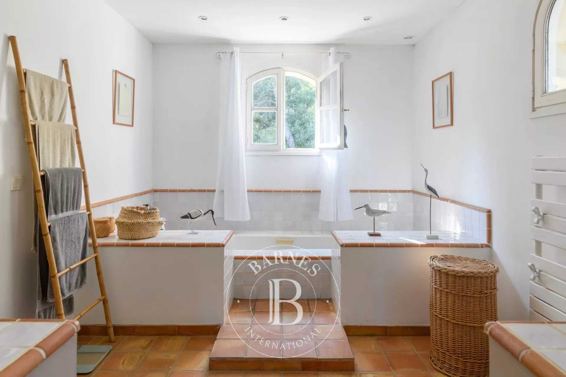 Bormes-les-Mimosas  - Property 6 Bedrooms