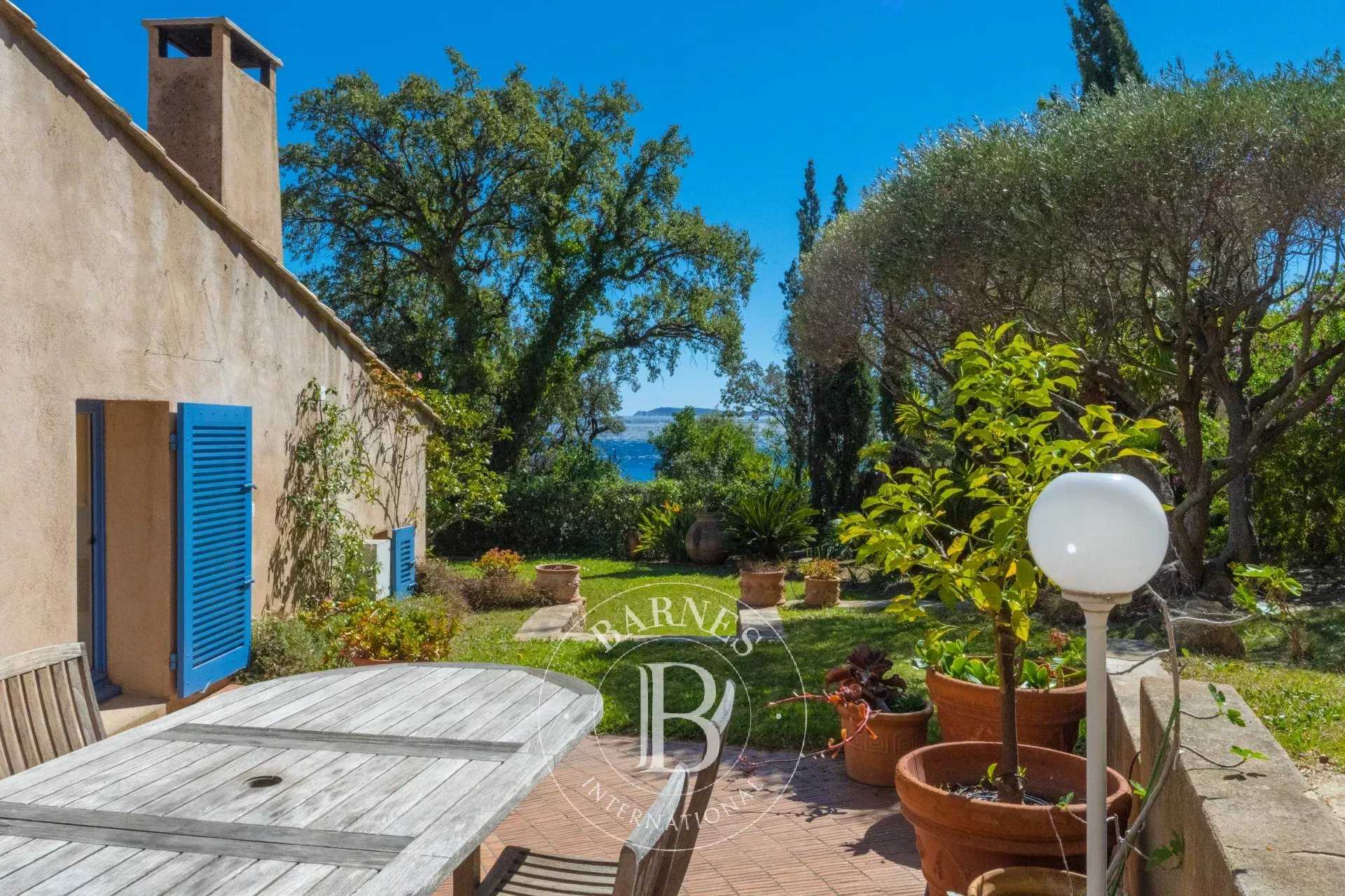 Rayol-Canadel-sur-Mer  - Propriété 9 Pi&egrave;ces 5 Chambres