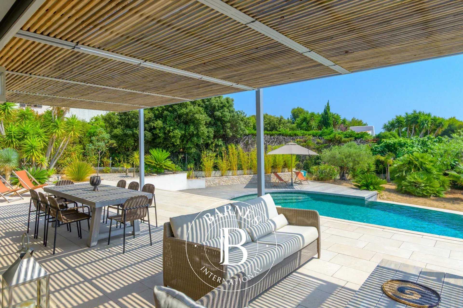 Saint-Cyr-sur-Mer  - Villa 4 Bedrooms