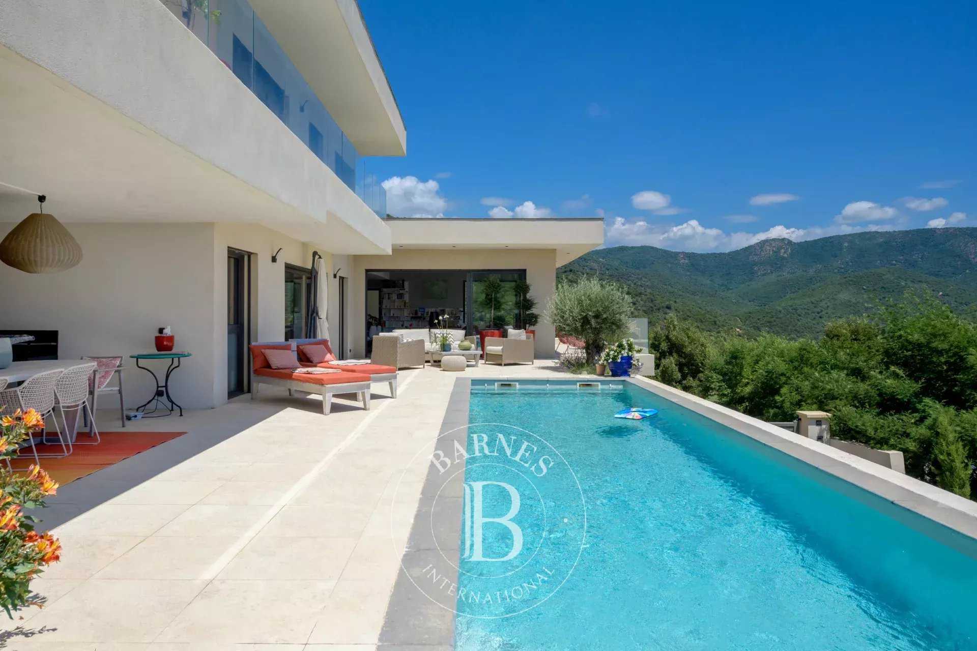 La Londe-les-Maures  - Villa 6 Pièces 4 Chambres