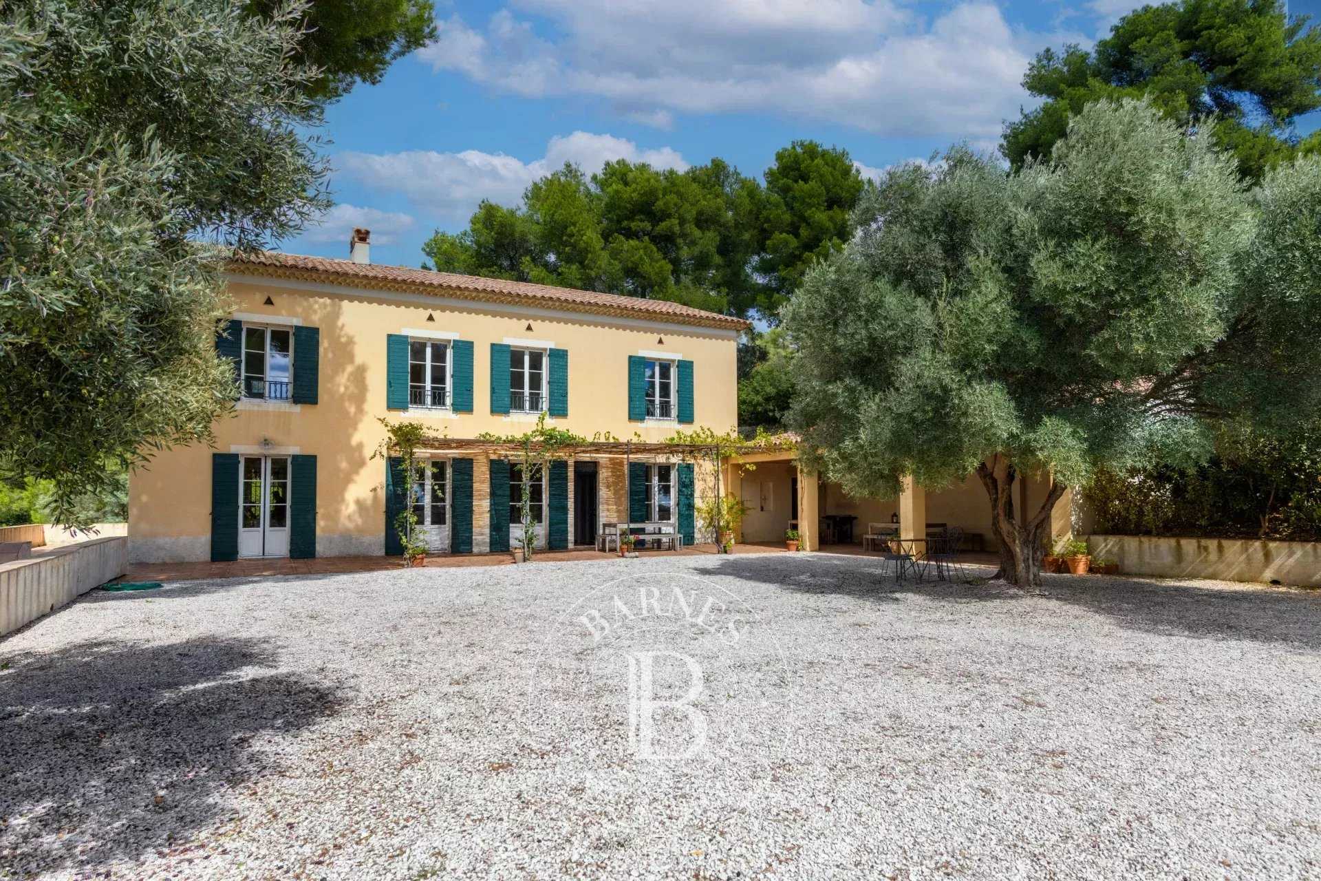 Ollioules  - Maison 10 Pi&egrave;ces 5 Chambres