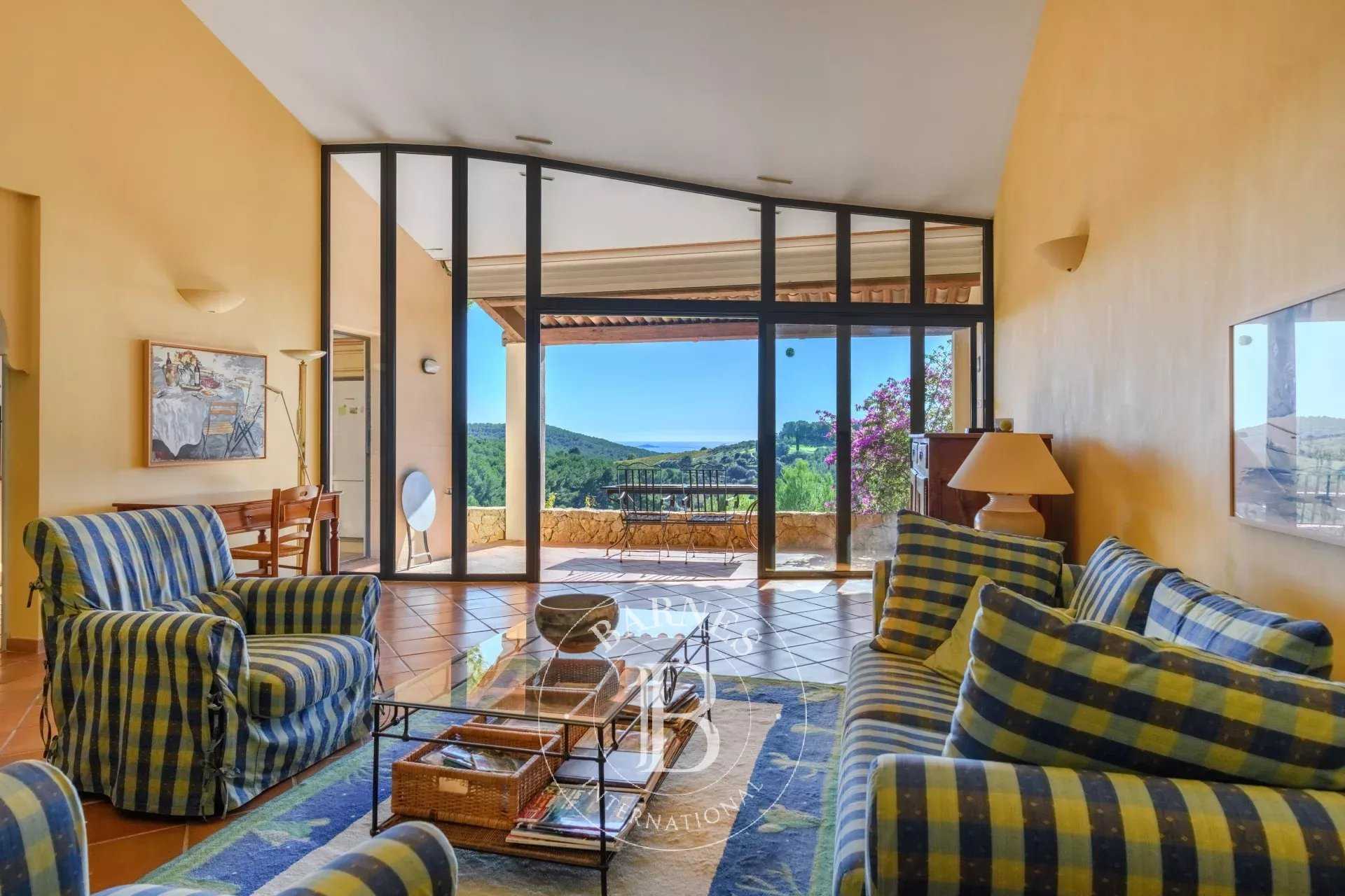 Saint-Cyr-sur-Mer  - Appartement 4 Pièces 2 Chambres