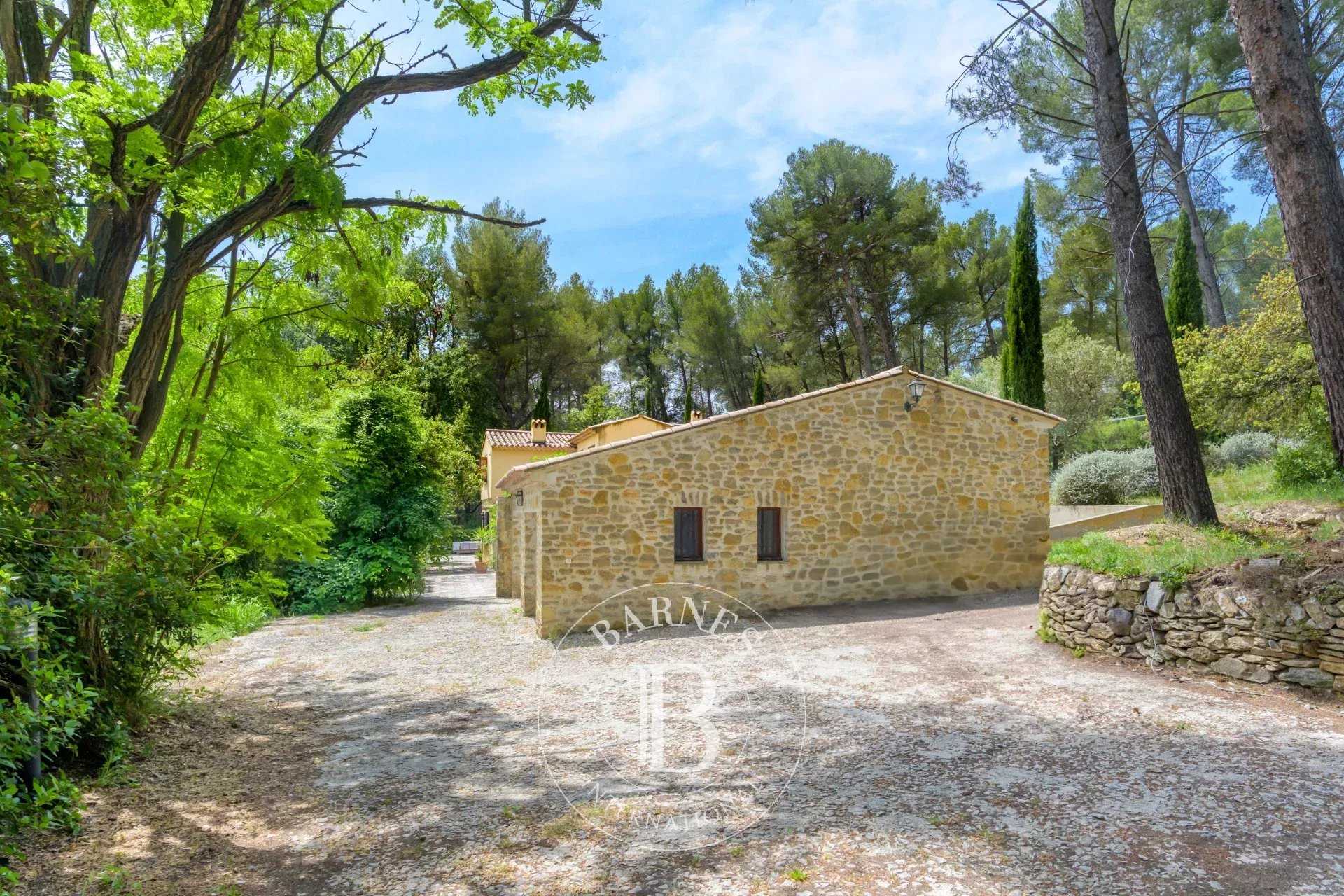 Le Castellet  - Property 5 Bedrooms