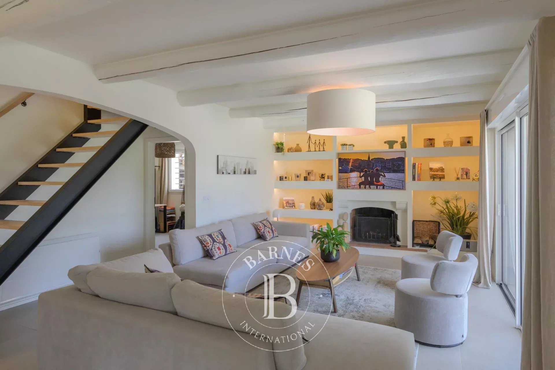 Sanary-sur-Mer  - Villa 7 Pi&egrave;ces 5 Chambres