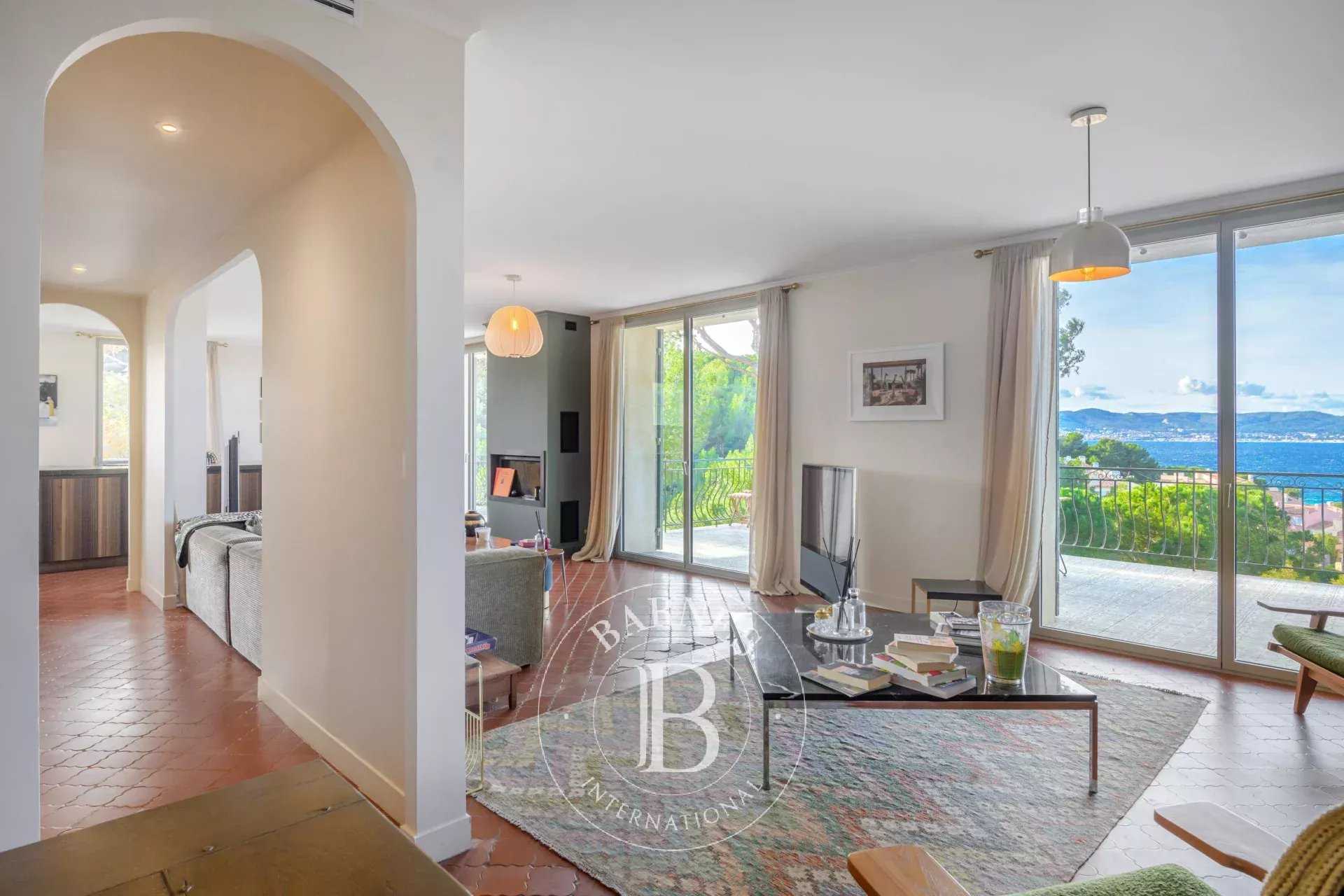 Saint-Cyr-sur-Mer  - Villa 5 Bedrooms
