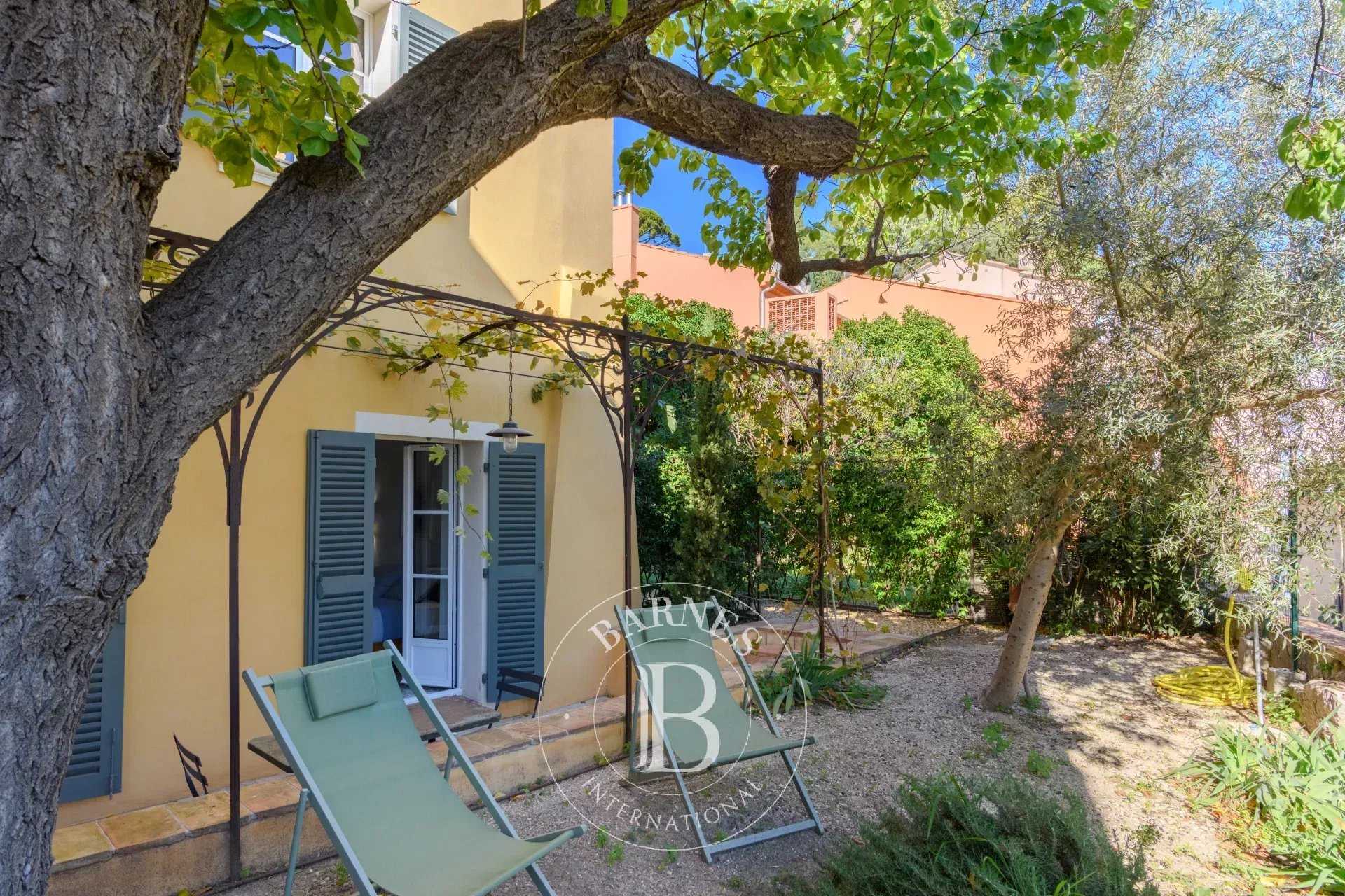 Hyères  - Maison 5 Pièces 2 Chambres