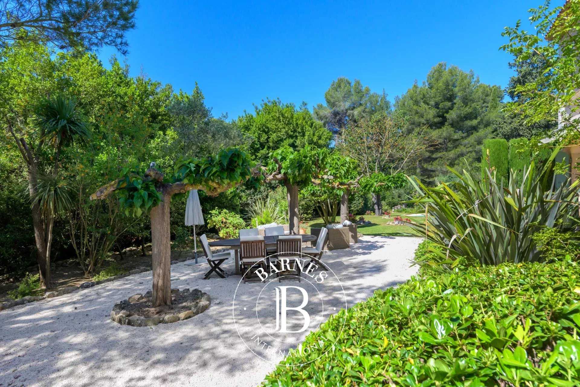 Sanary-sur-Mer  - Villa 5 Pi&egrave;ces 4 Chambres