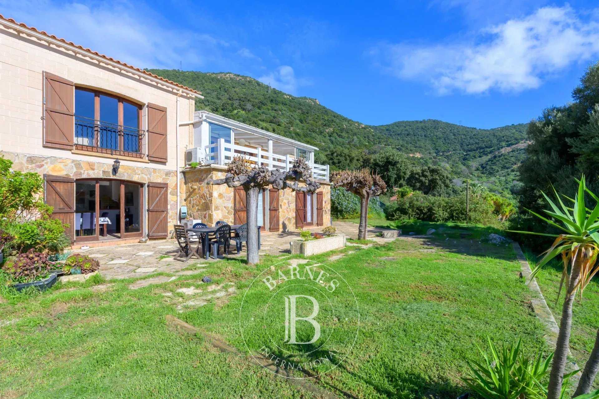 Le Lavandou  - Maison 8 Pièces 6 Chambres