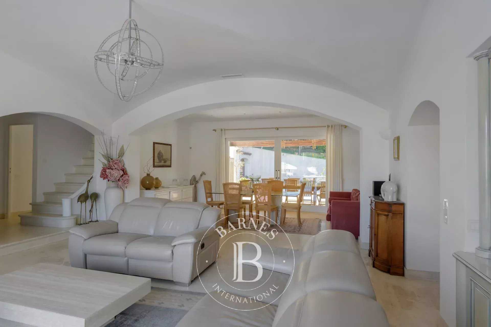 Sanary-sur-Mer  - Maison 5 Pièces 4 Chambres