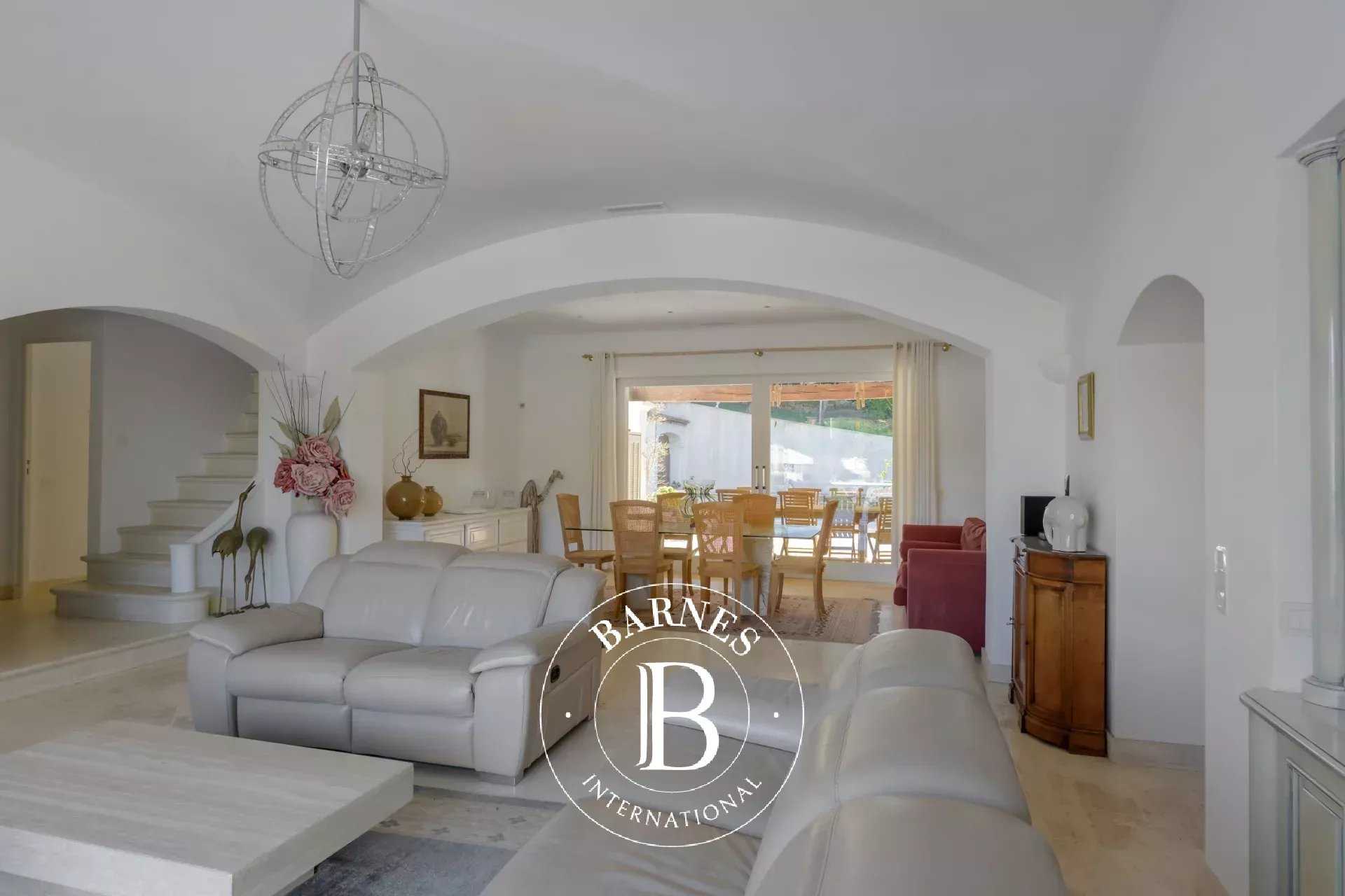 Sanary-sur-Mer  - Maison 5 Pi&egrave;ces 4 Chambres