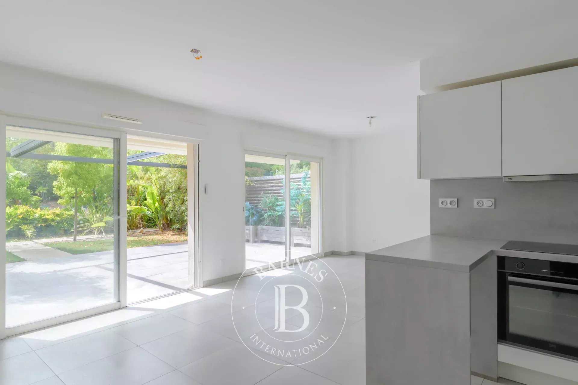 Sanary-sur-Mer  - Appartement 2 Pièces, 1 Chambre