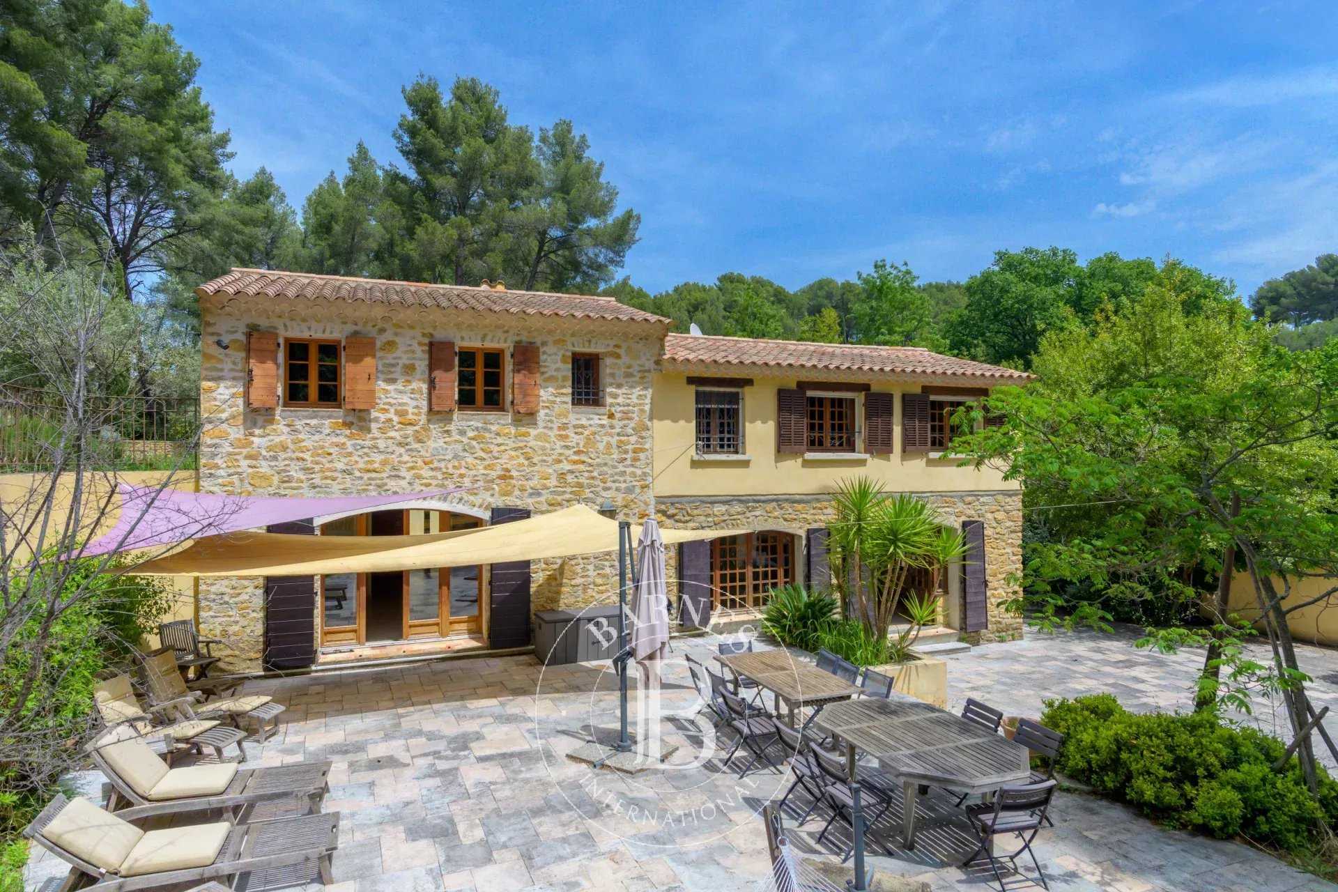 Le Castellet  - Property 5 Bedrooms