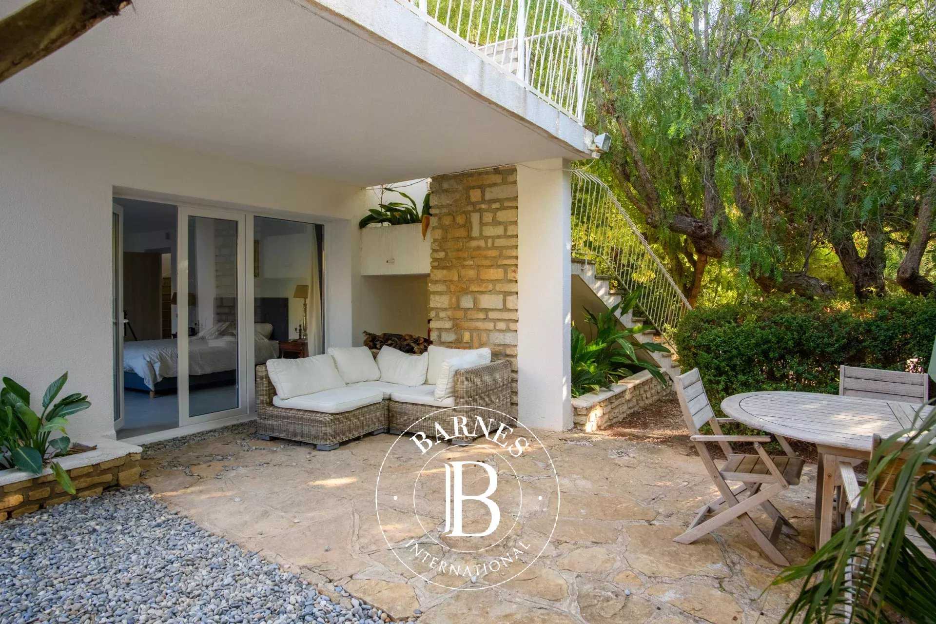 Sanary-sur-Mer  - Villa 5 Bedrooms