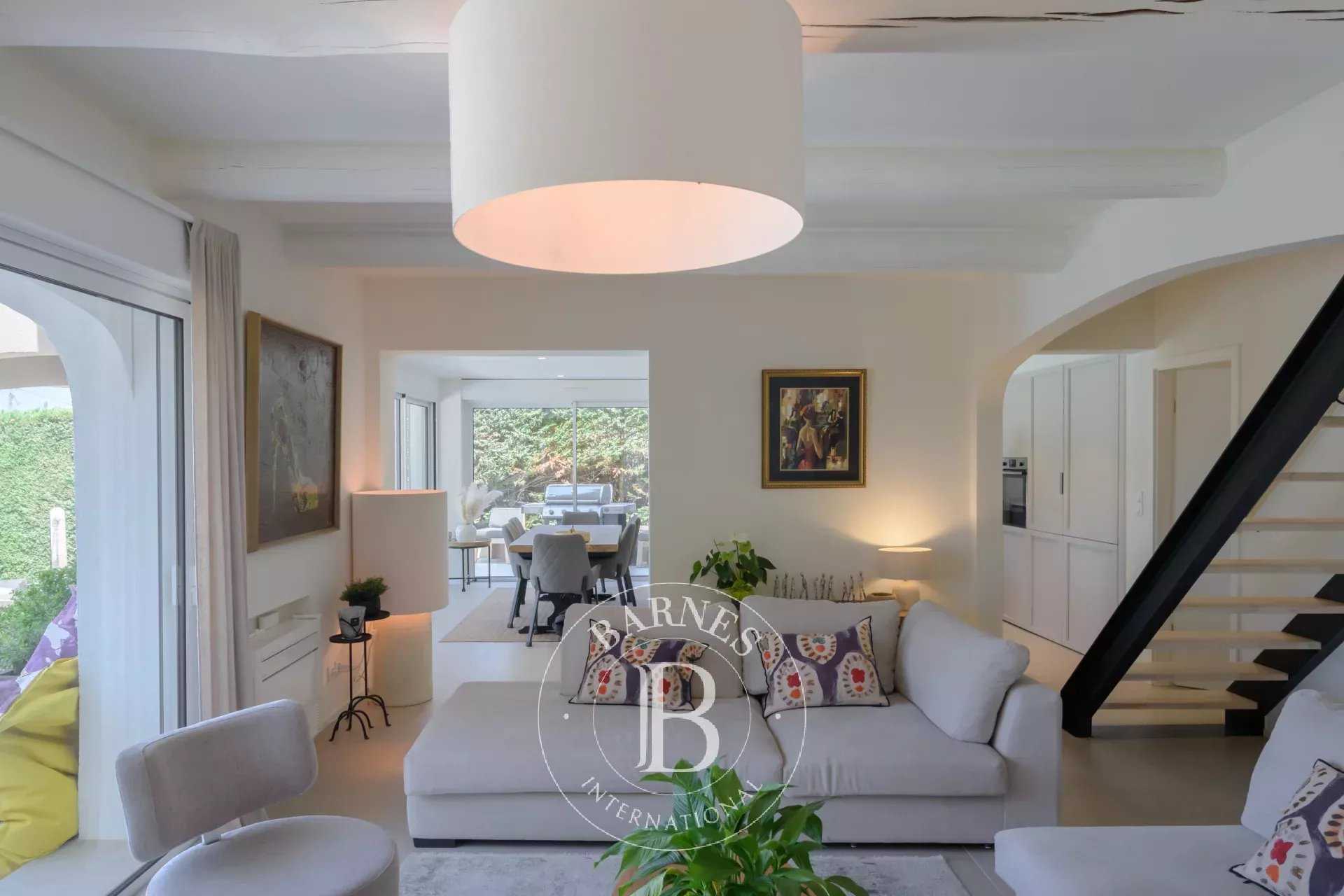 Sanary-sur-Mer  - Villa 7 Pi&egrave;ces 5 Chambres