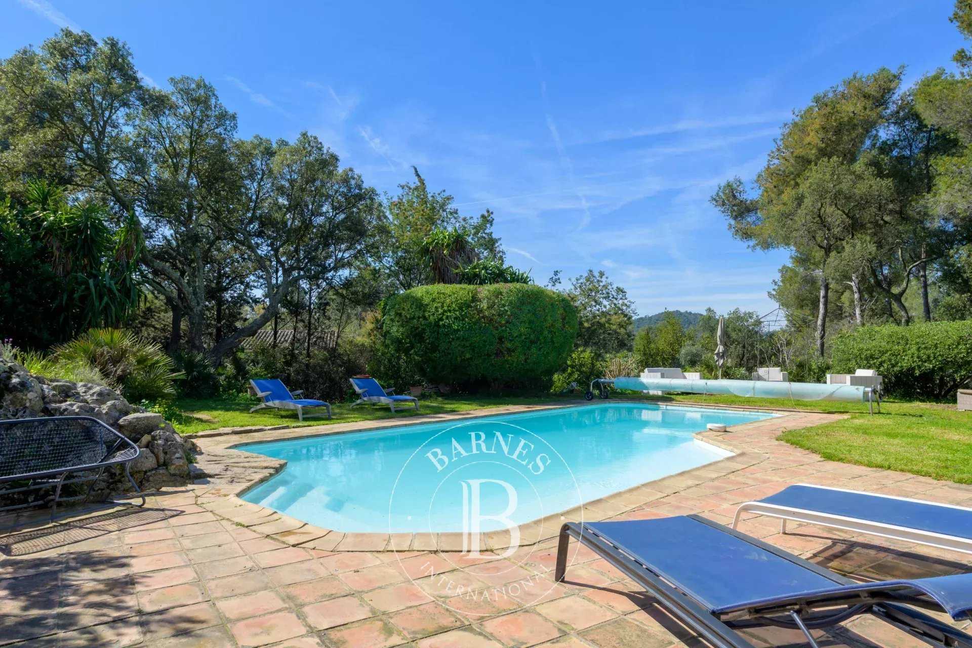 Bormes-les-Mimosas  - Villa 10 Pièces 6 Chambres