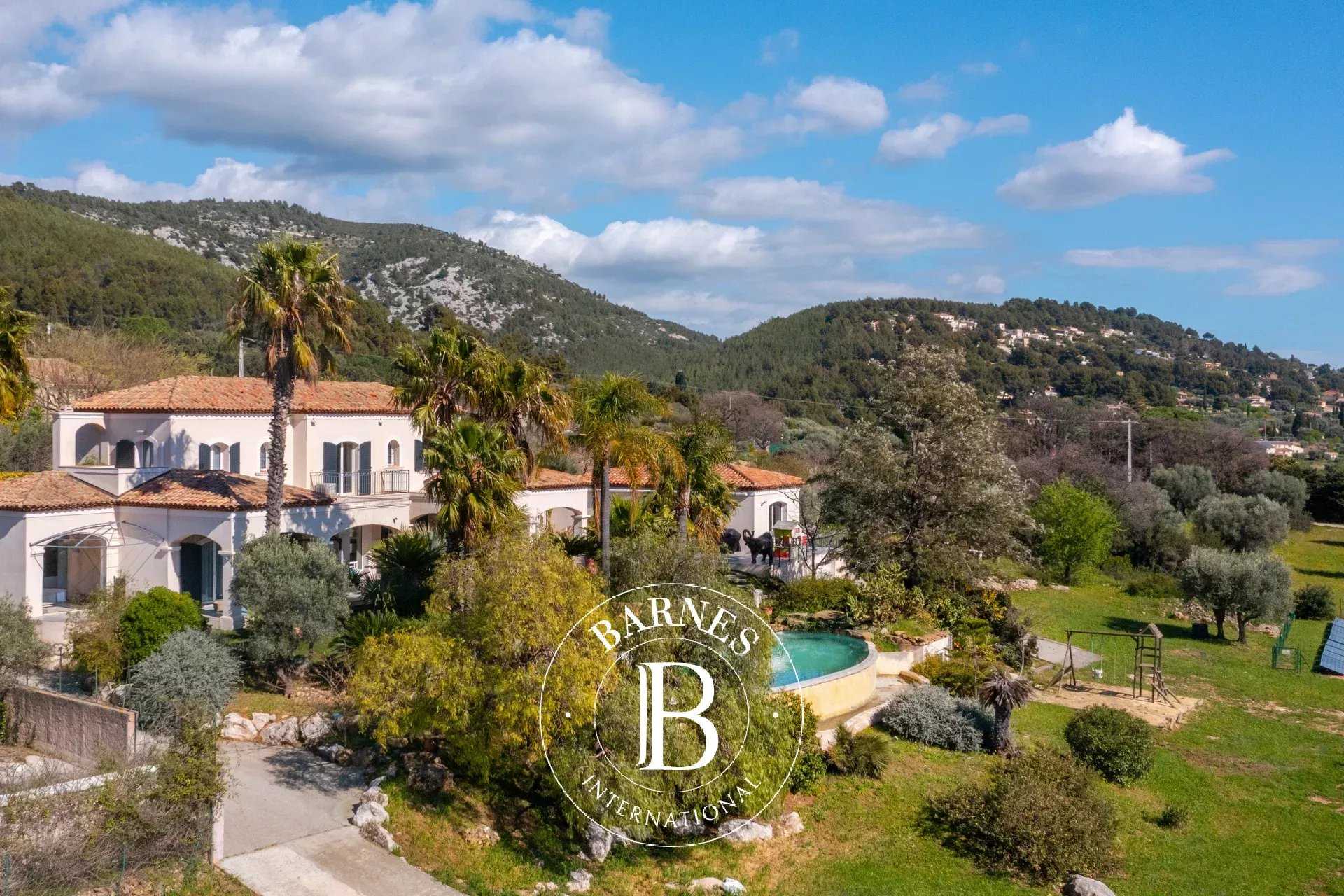 Sanary-sur-Mer  - Villa 7 Pi&egrave;ces 4 Chambres