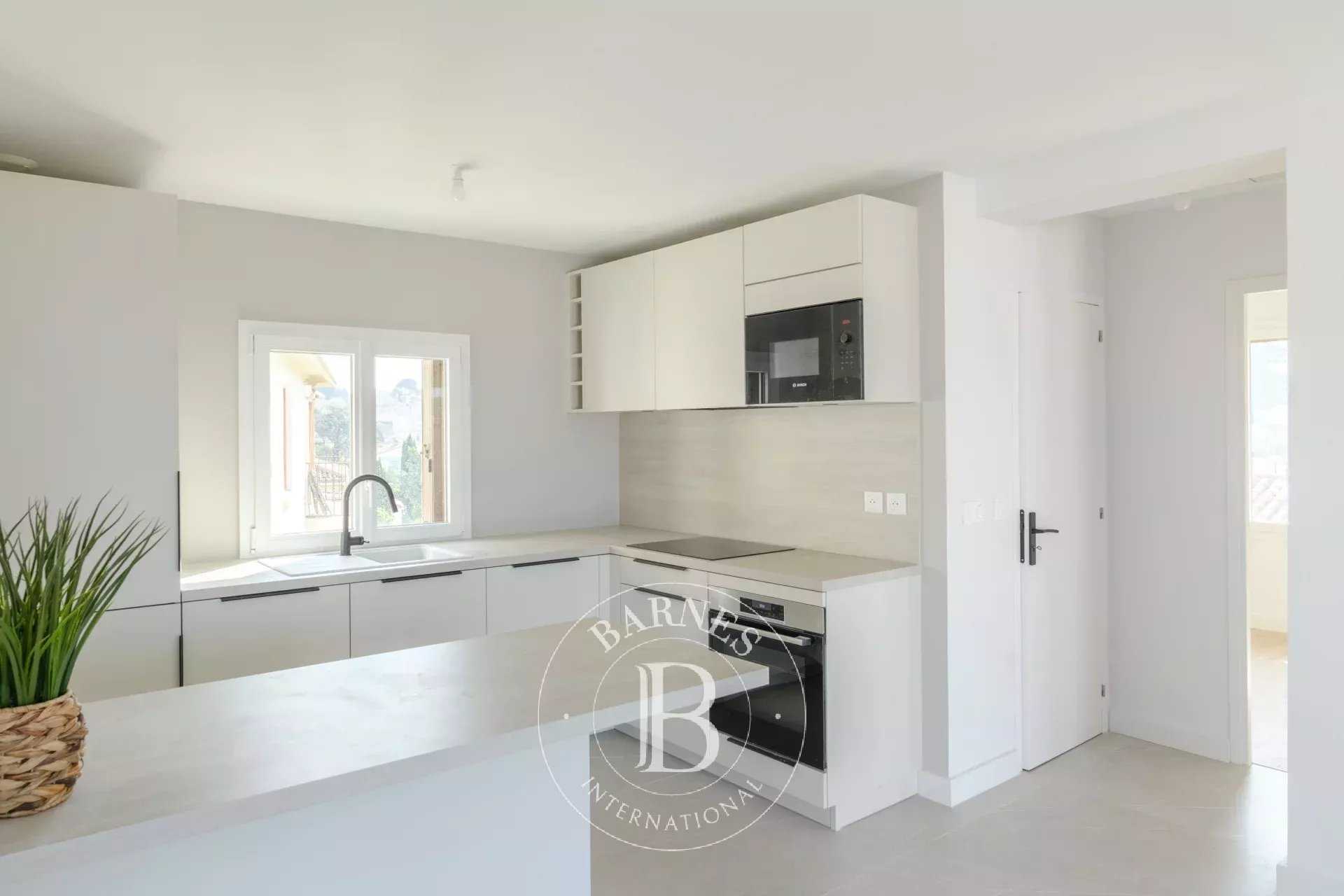 Sanary-sur-Mer  - Appartement 5 Pi&egrave;ces 4 Chambres