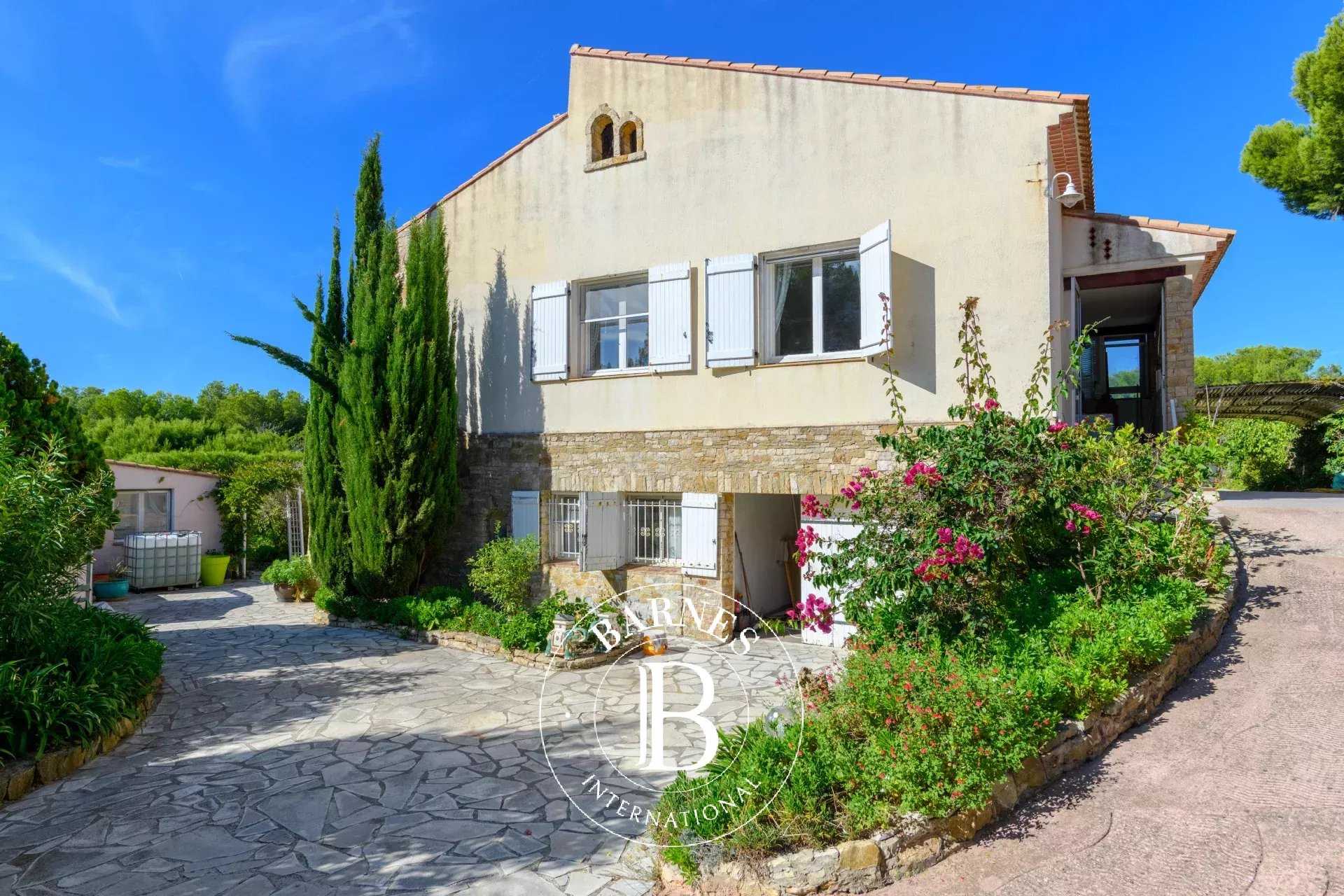 Sanary-sur-Mer  - Villa 12 Pi&egrave;ces 11 Chambres